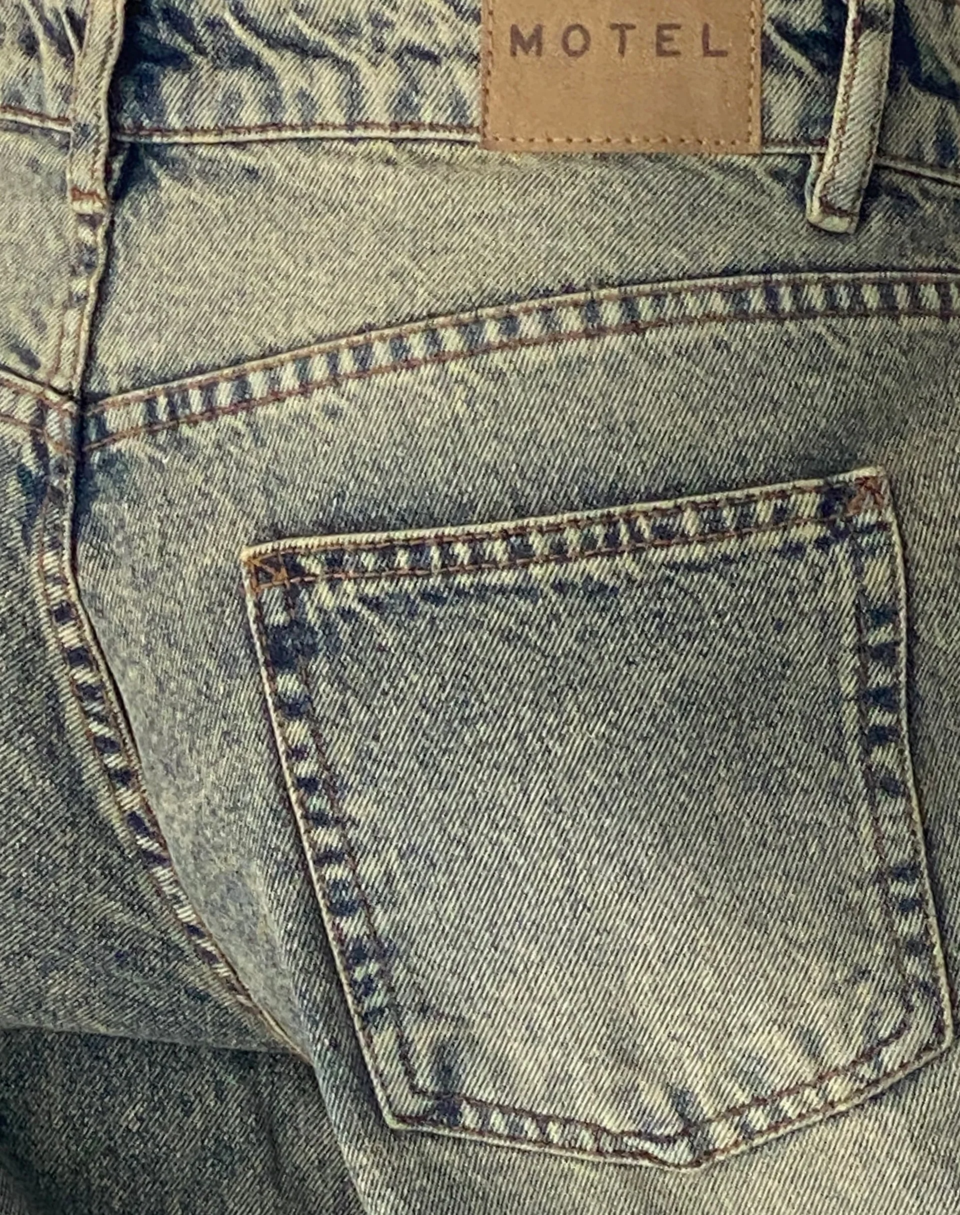 Geräumige extra weite Low Rise Jeans in Sand Wash Blau - Image 6