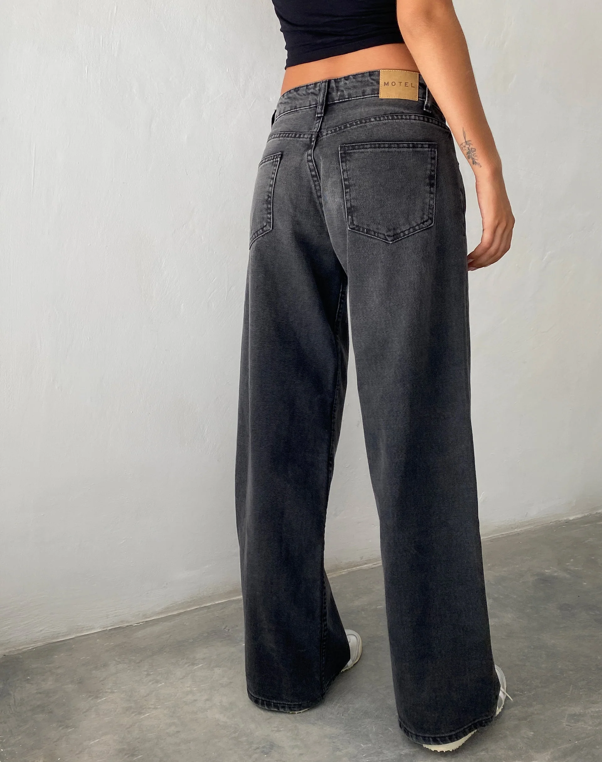 Geräumige, extra weite Low Rise Jeans aus gewaschenem Schwarz Grau - Image 3