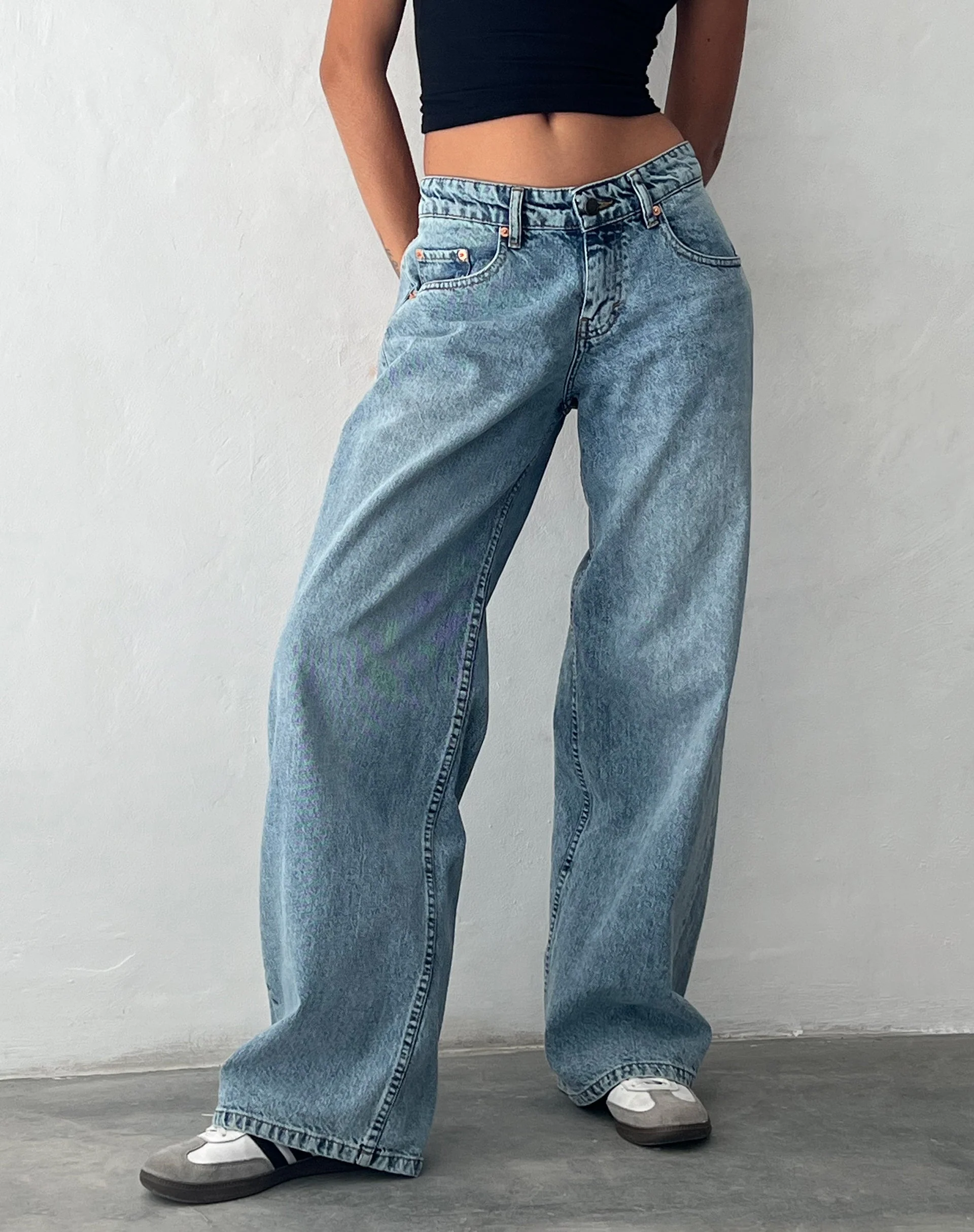 Geräumige extra weite Low Rise Jeans in Vintage Blue Wash - Image 5