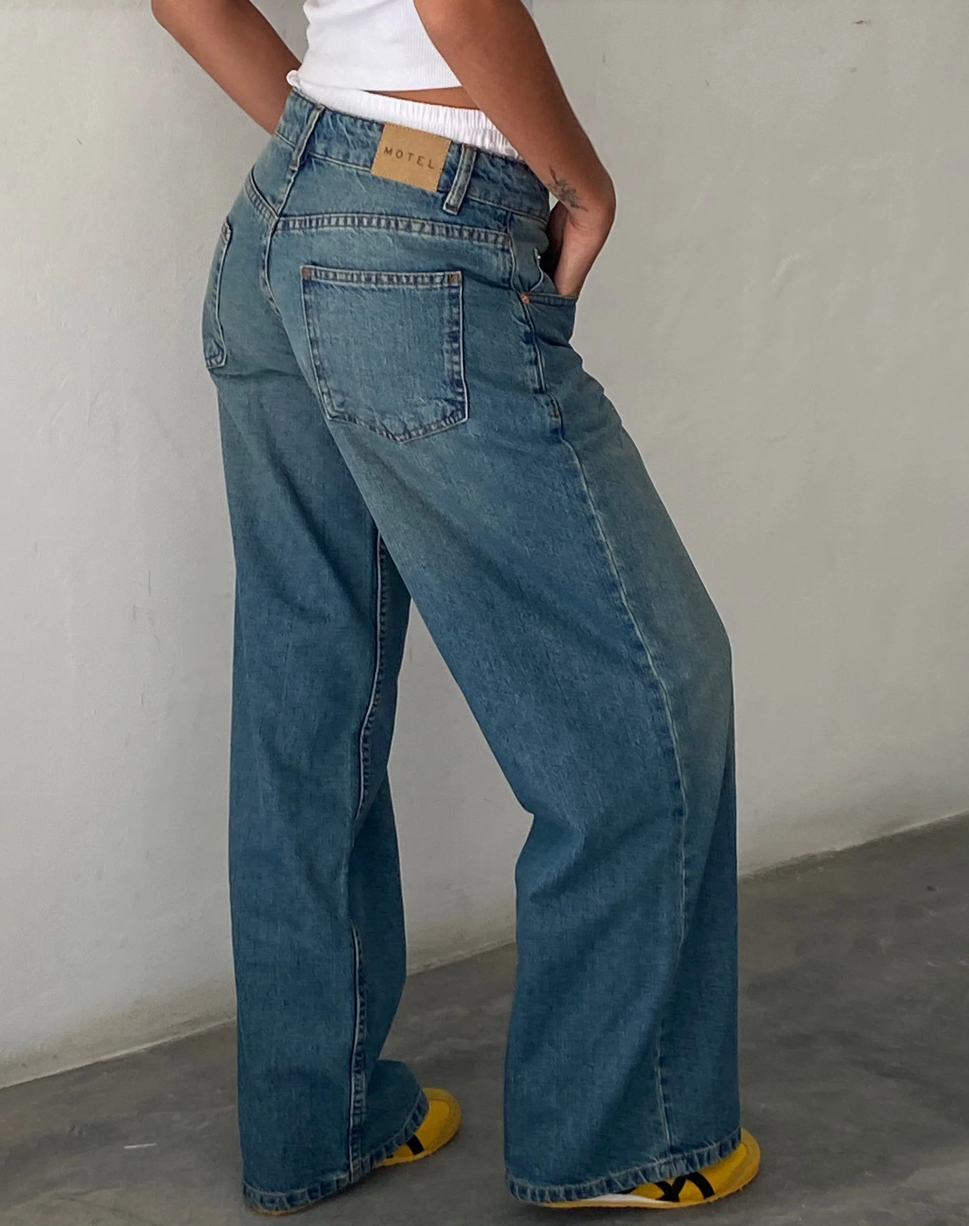 Geräumige extra weite Low Rise Jeans in Vintage Blau Grün - Image 3