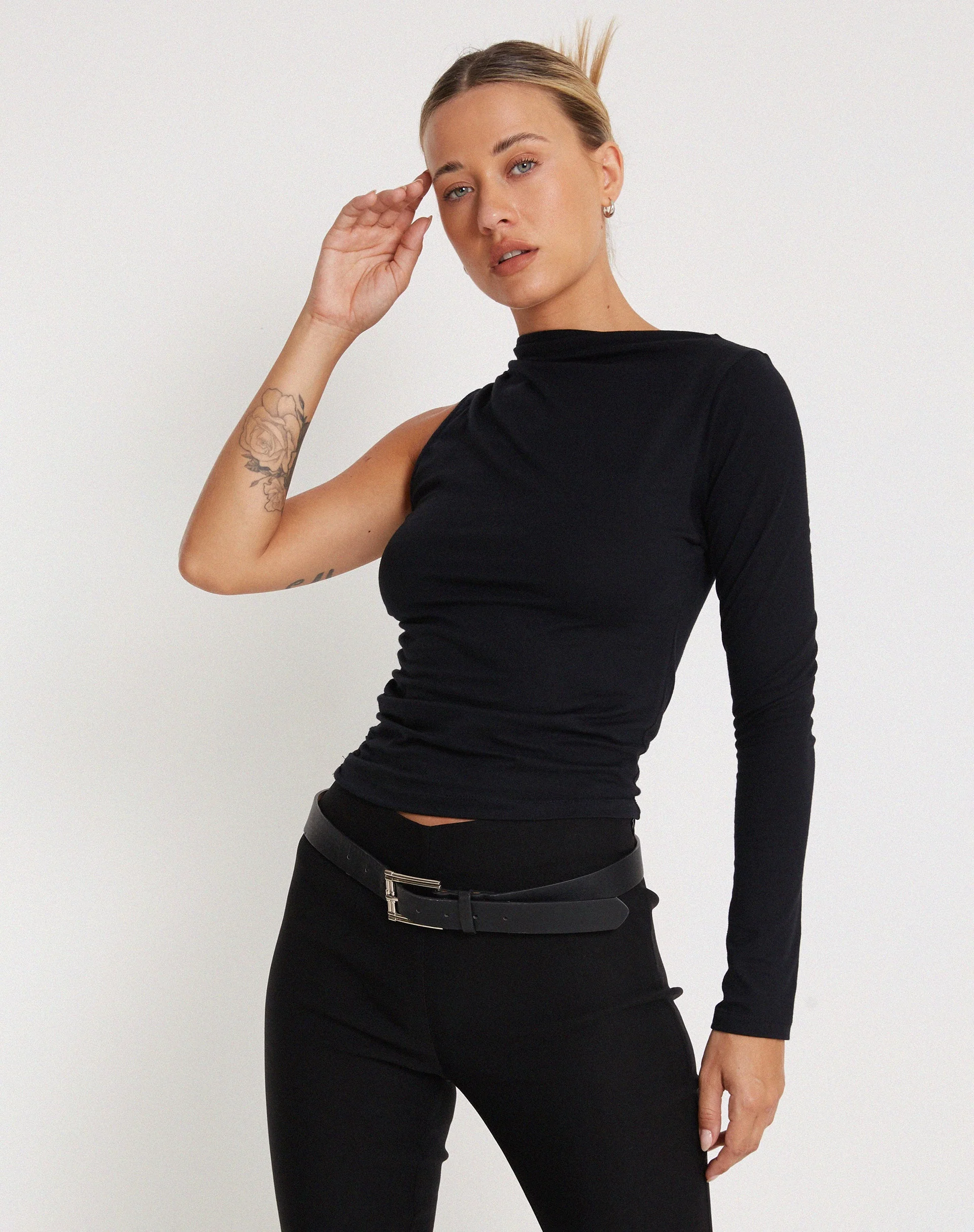 Roonhi Langärmeliges One-Shoulder-Top in Schwarz