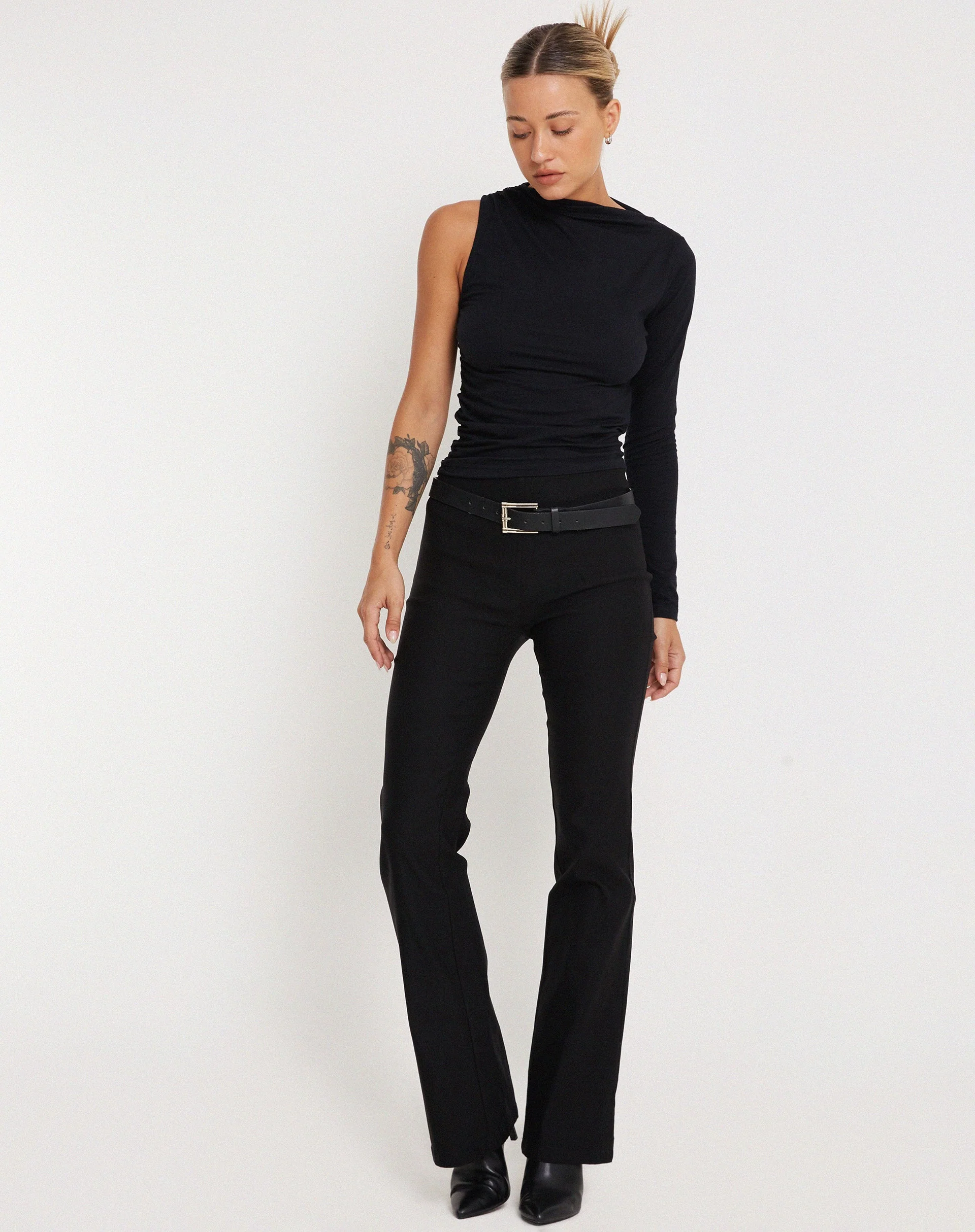 Roonhi Langärmeliges One-Shoulder-Top in Schwarz - Image 4