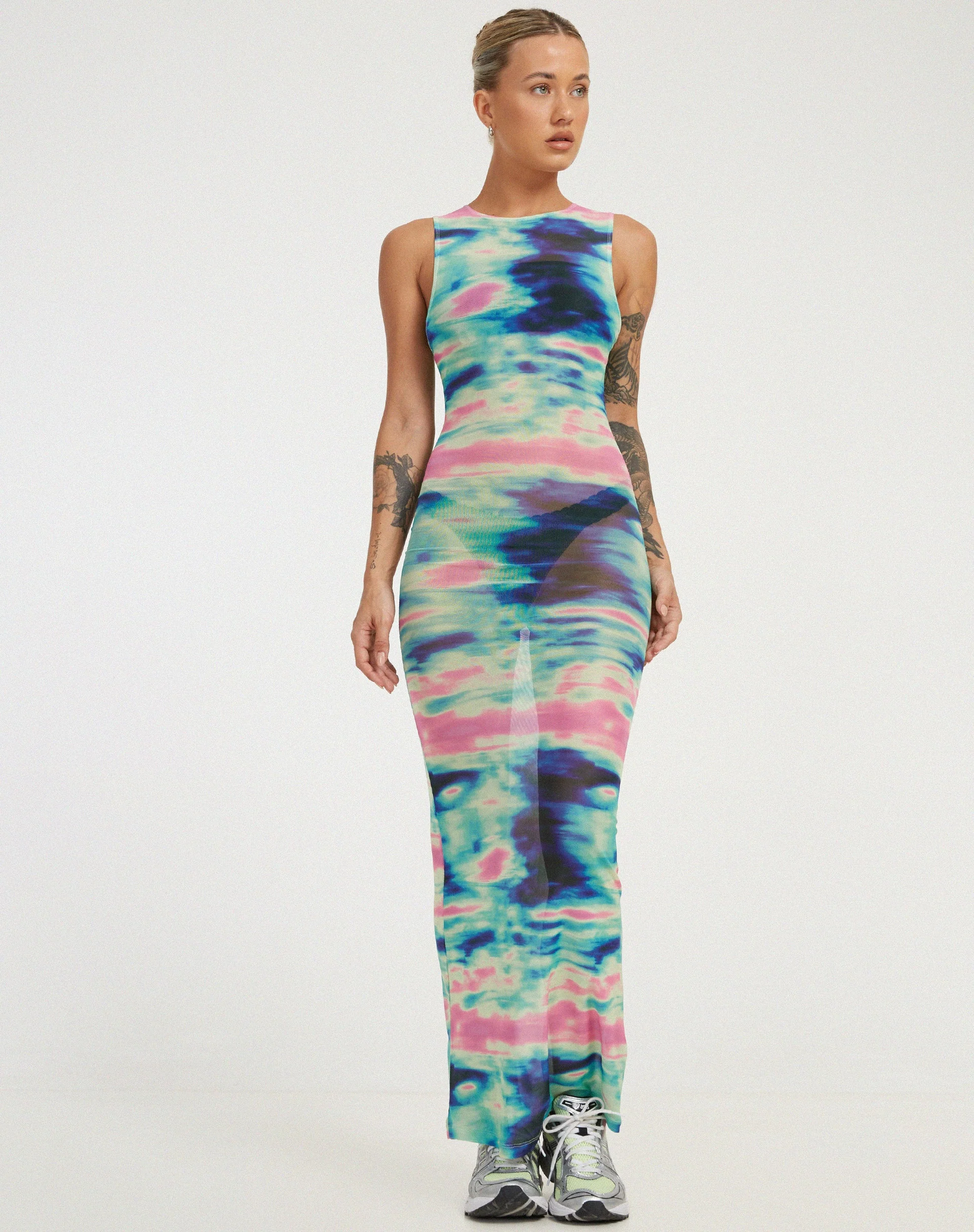 Roskila Maxikleid in Multi Blur Orb Navy - Image 3