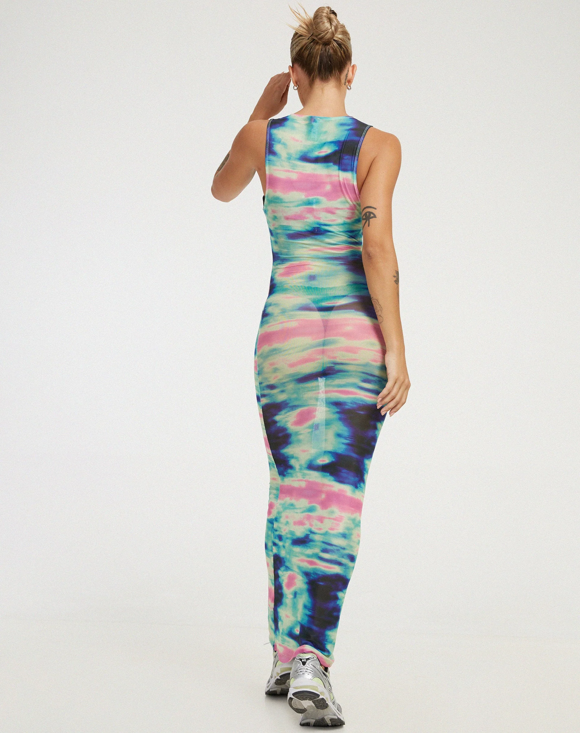 Roskila Maxikleid in Multi Blur Orb Navy - Image 4