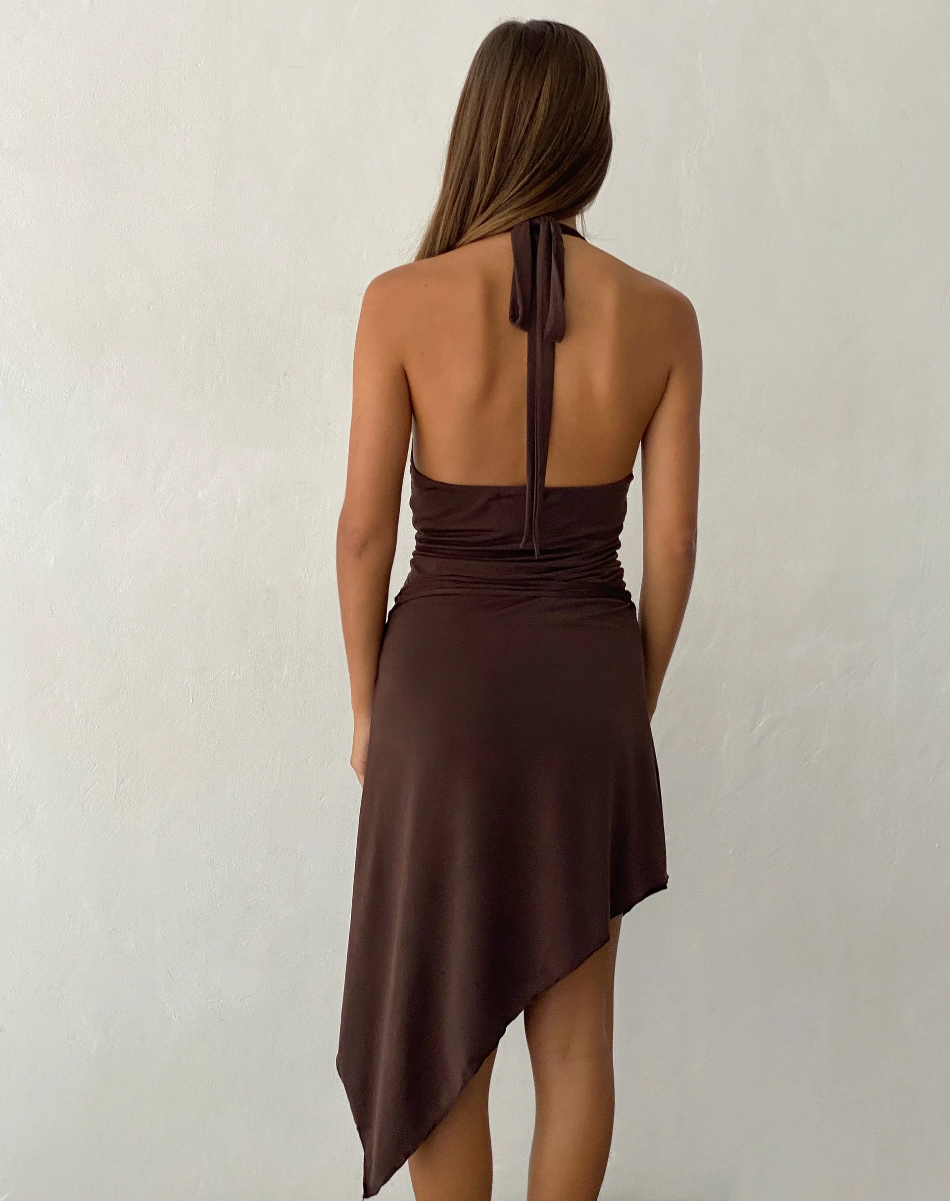 Ruebelle Asymmetrisches Midikleid mit Rundhalsausschnitt in Mocca - Image 5