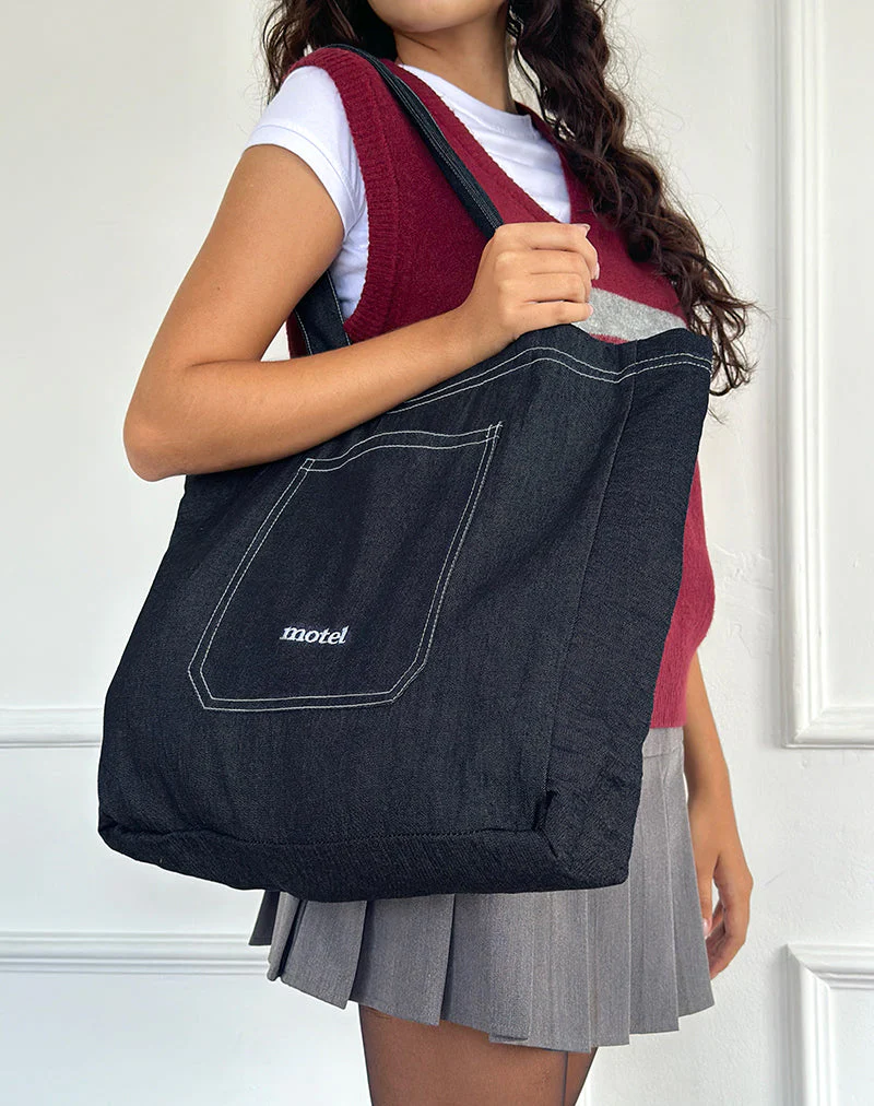 Ruka Tote Bag in Denim Indigo mit weißer Motel-Stickerei