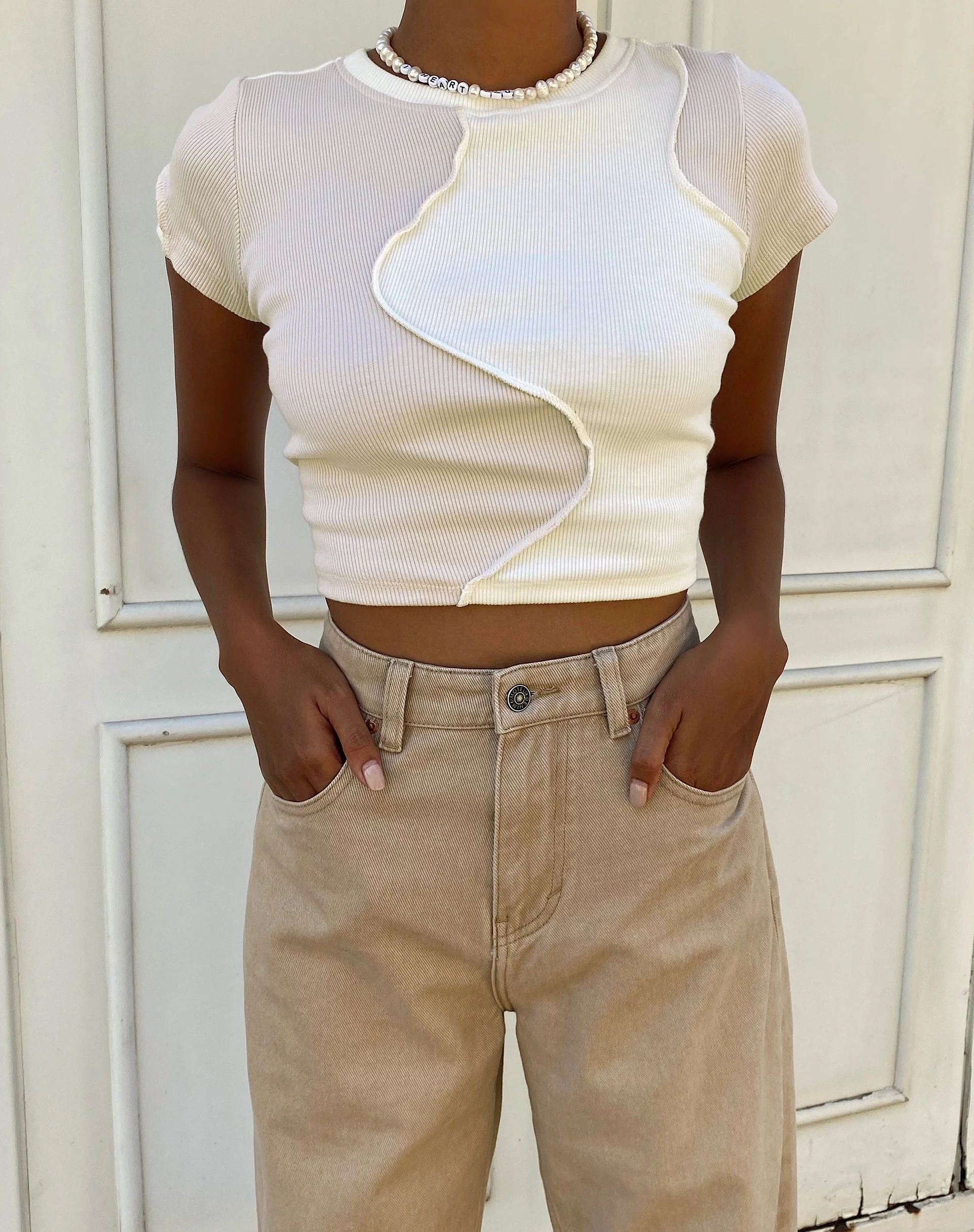 Ruta Crop Top in getäfeltem Elfenbein und Winterweiß - Image 3