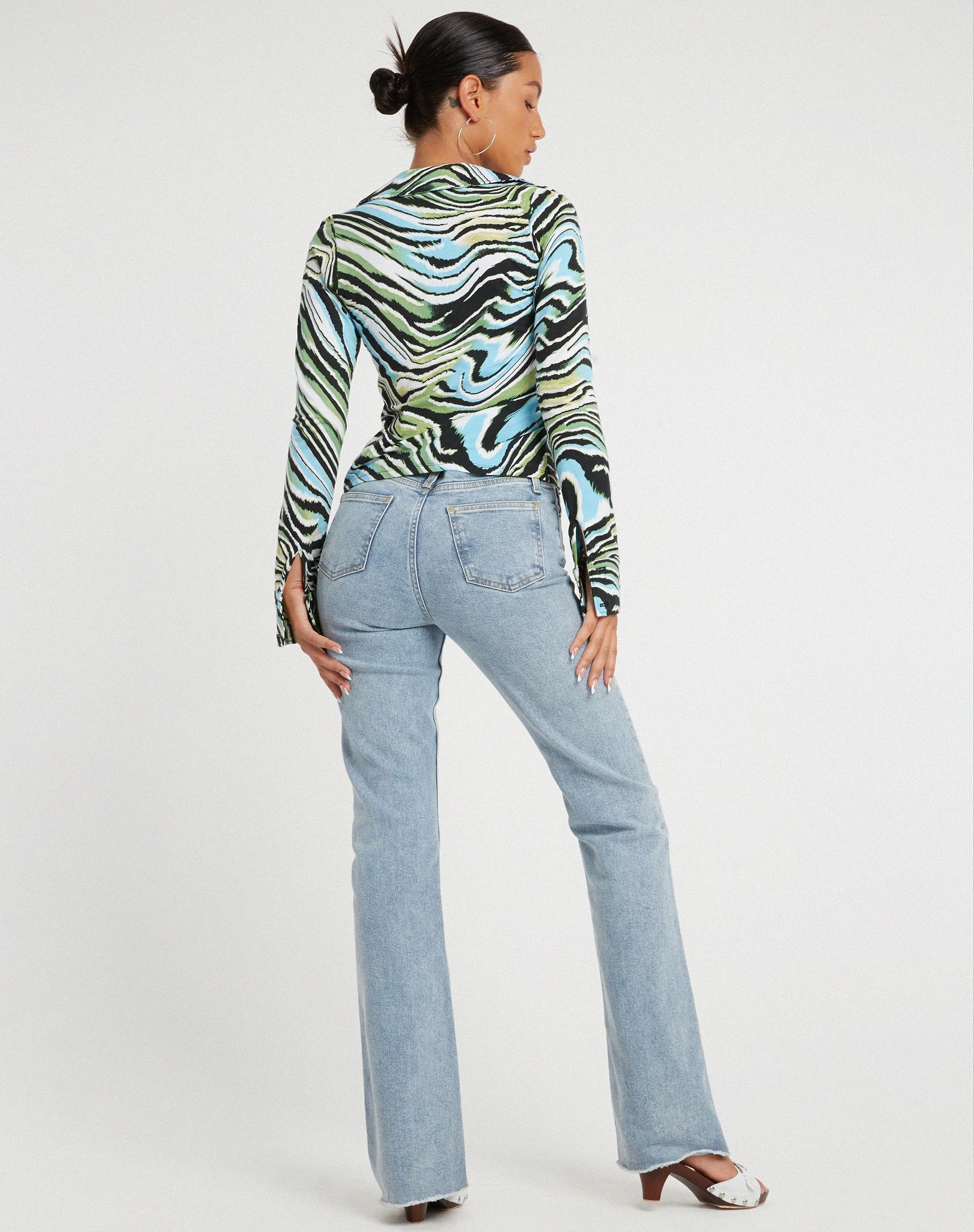 Ruth Hemd in Warped Zebra Blau - Image 6