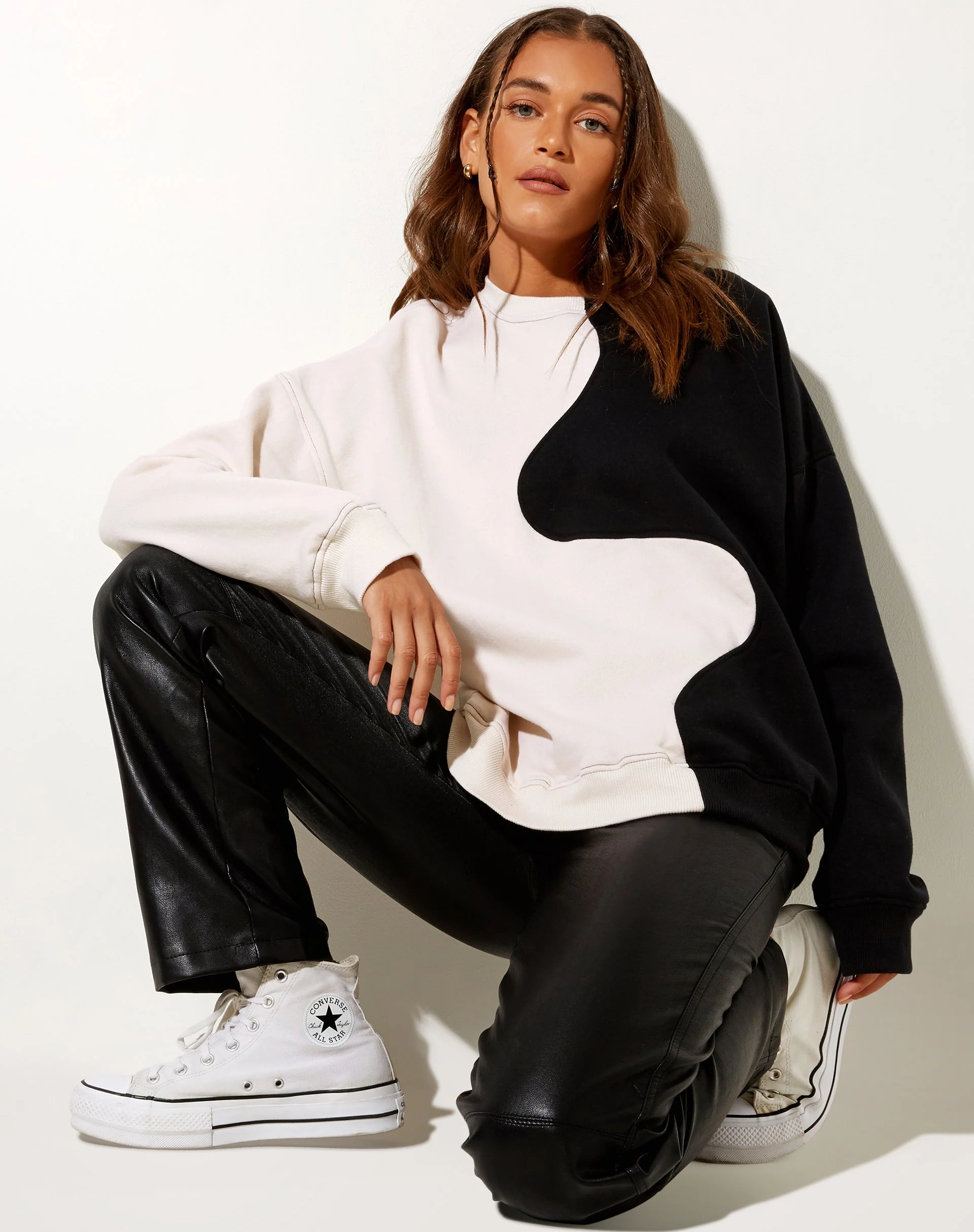 Ryu Sweatshirt in Winterweiß und Schwarz - Image 3