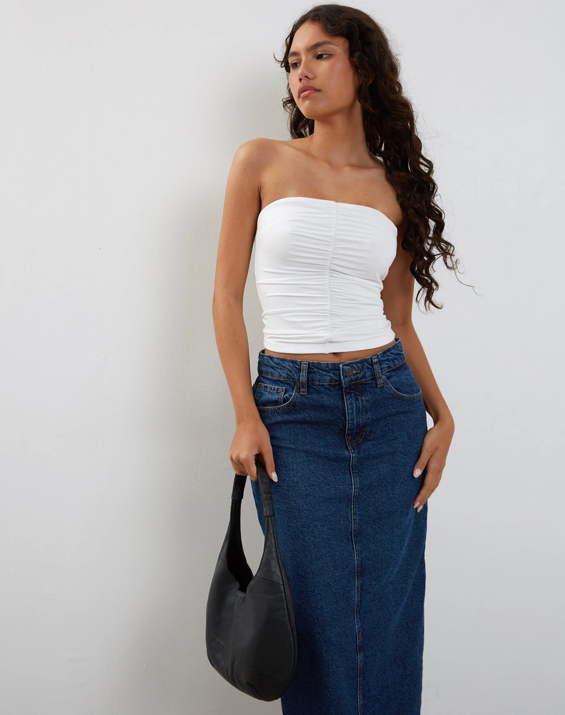 Sajna Gerüschtes Bandeau-Top in Weiß - Image 5