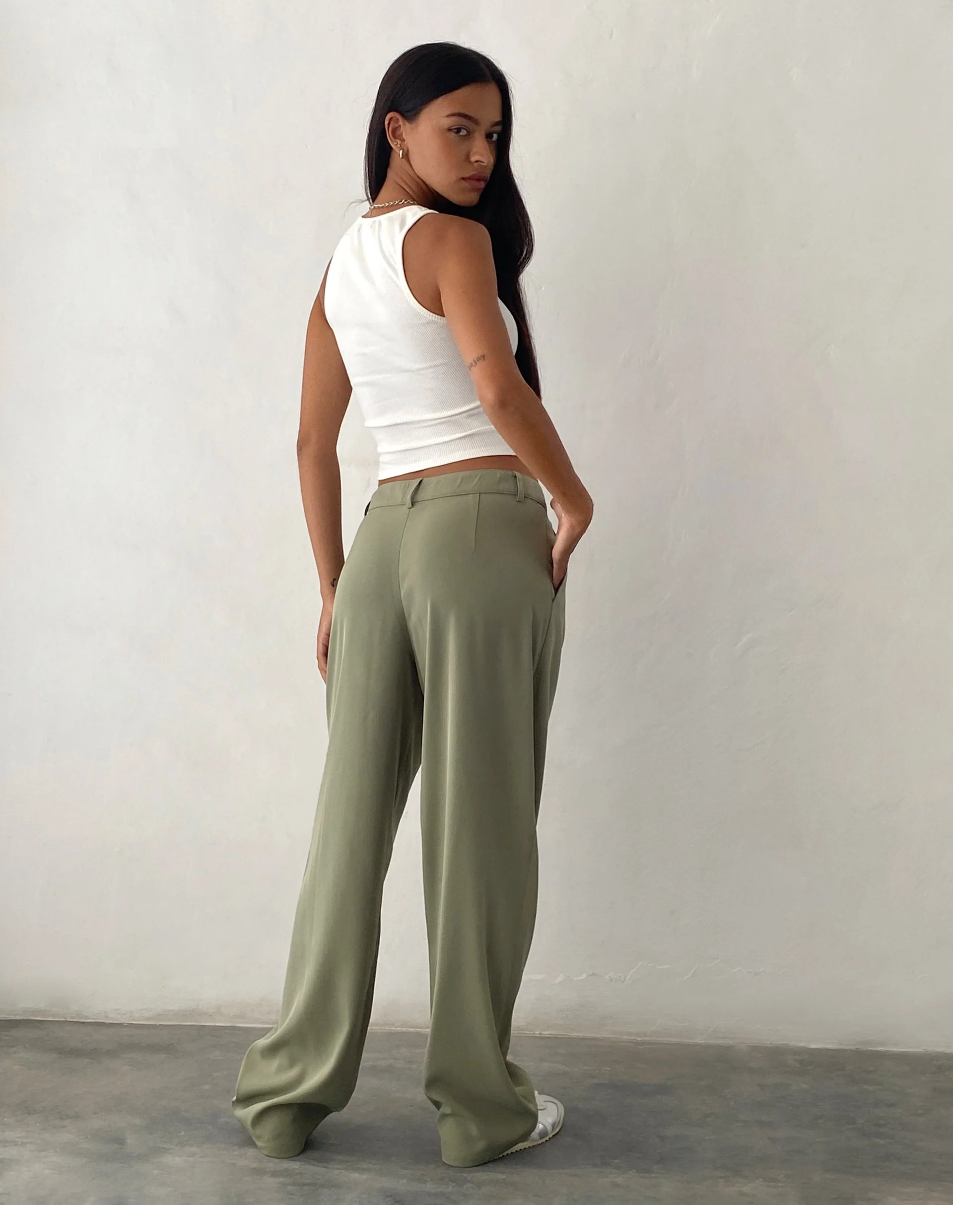 Sakaria Hose mit weitem Bein in Tailoring Stone Sage - Image 4