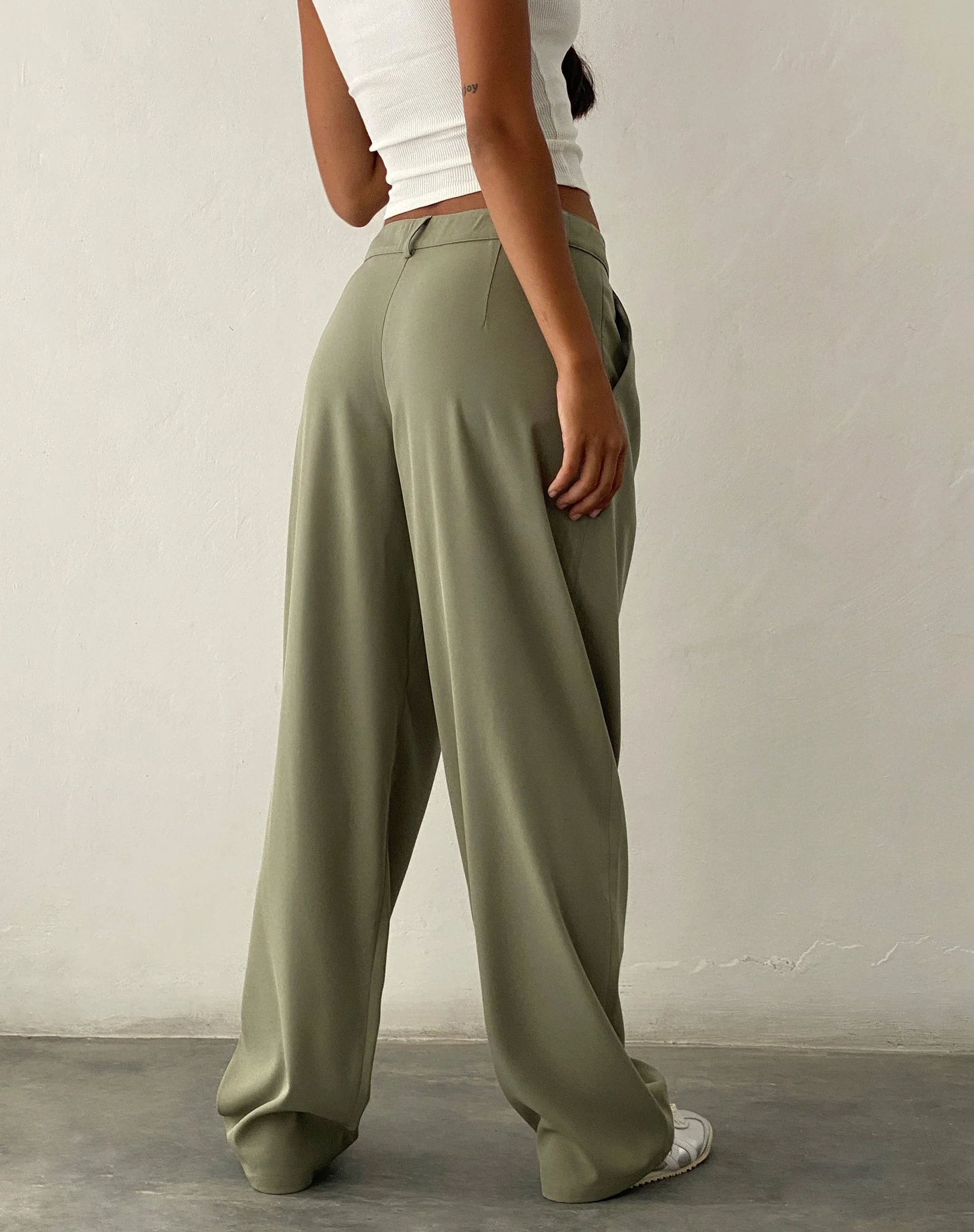 Sakaria Hose mit weitem Bein in Tailoring Stone Sage - Image 5