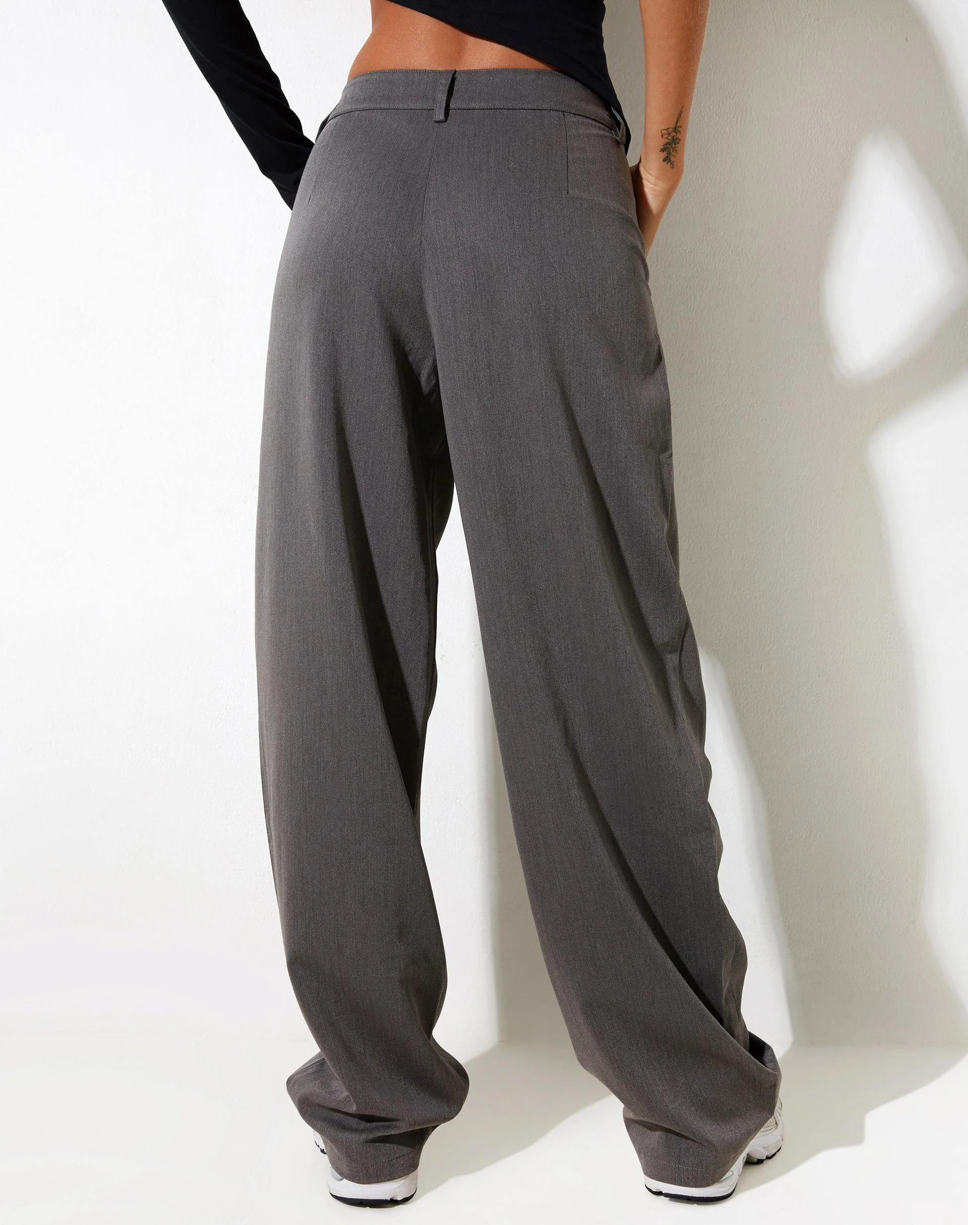Sakaria Hose mit weitem Bein in Tailoring Charcoal - Image 4