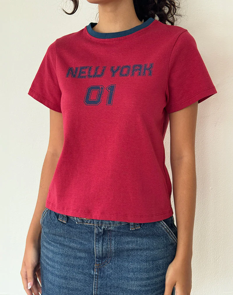 Sakha Boxy Top in Adrenalin Rot mit blauem New York Druck - Image 3