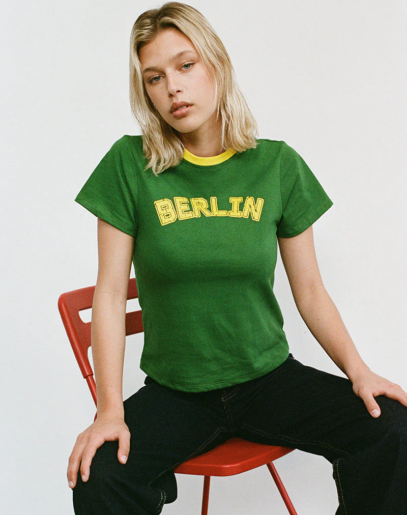 Sakha Boxy Top in Ulmengrün mit gelbem Einband und Berliner Stickerei - Image 2