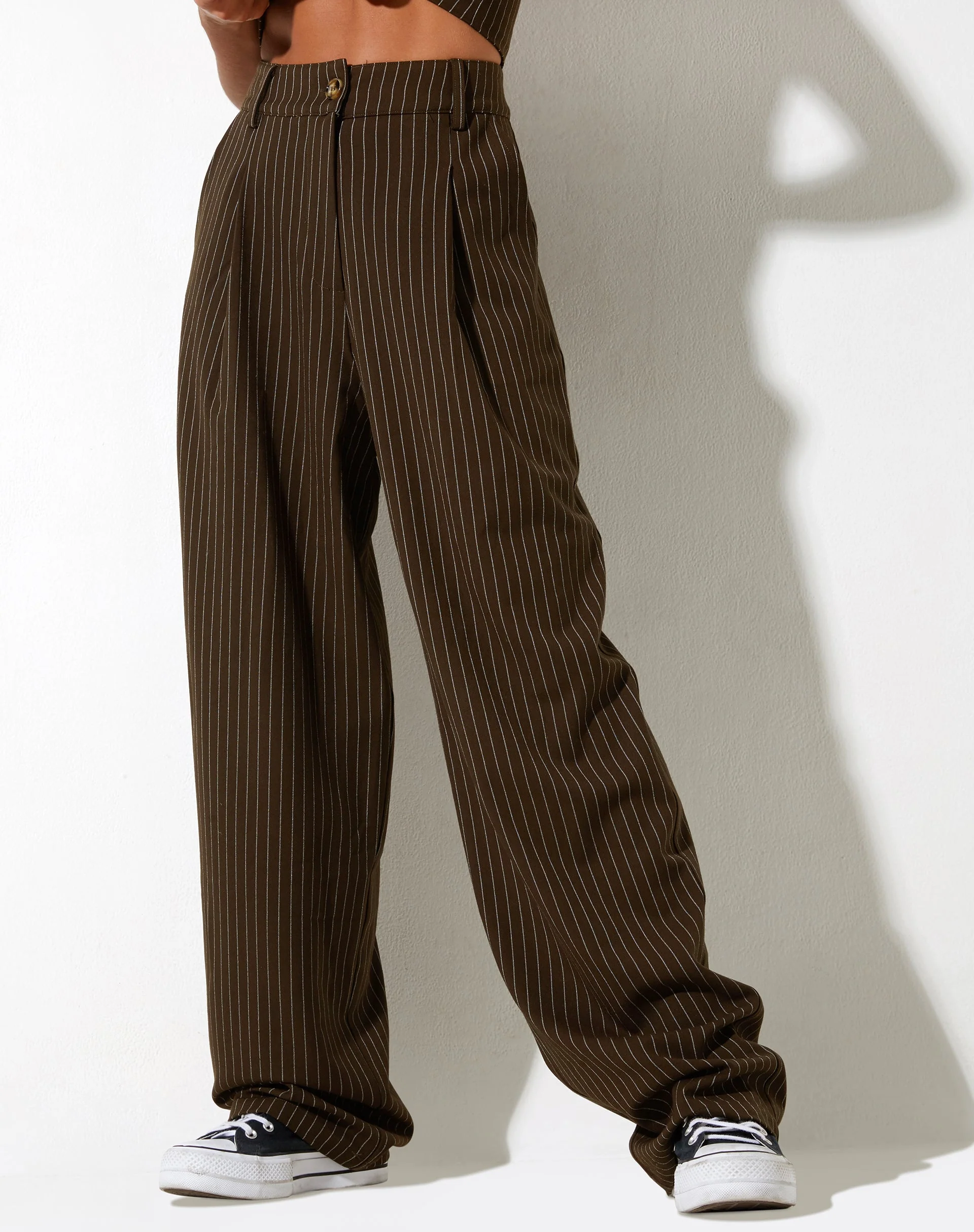 Sakila Hose in Nadelstreifen Braun - Image 3