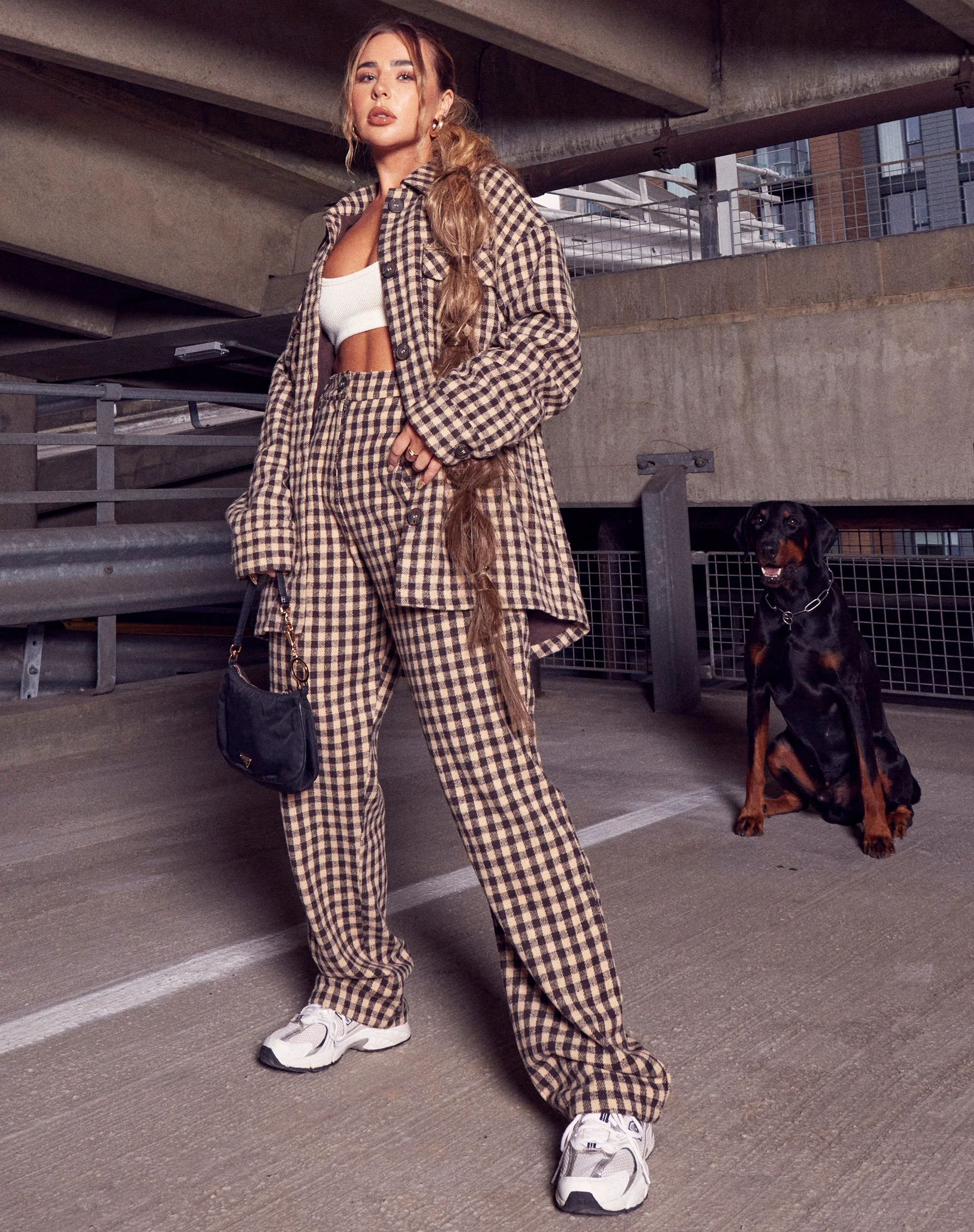 Sakila-Hose in Gingham Tan und Schwarz - Image 2