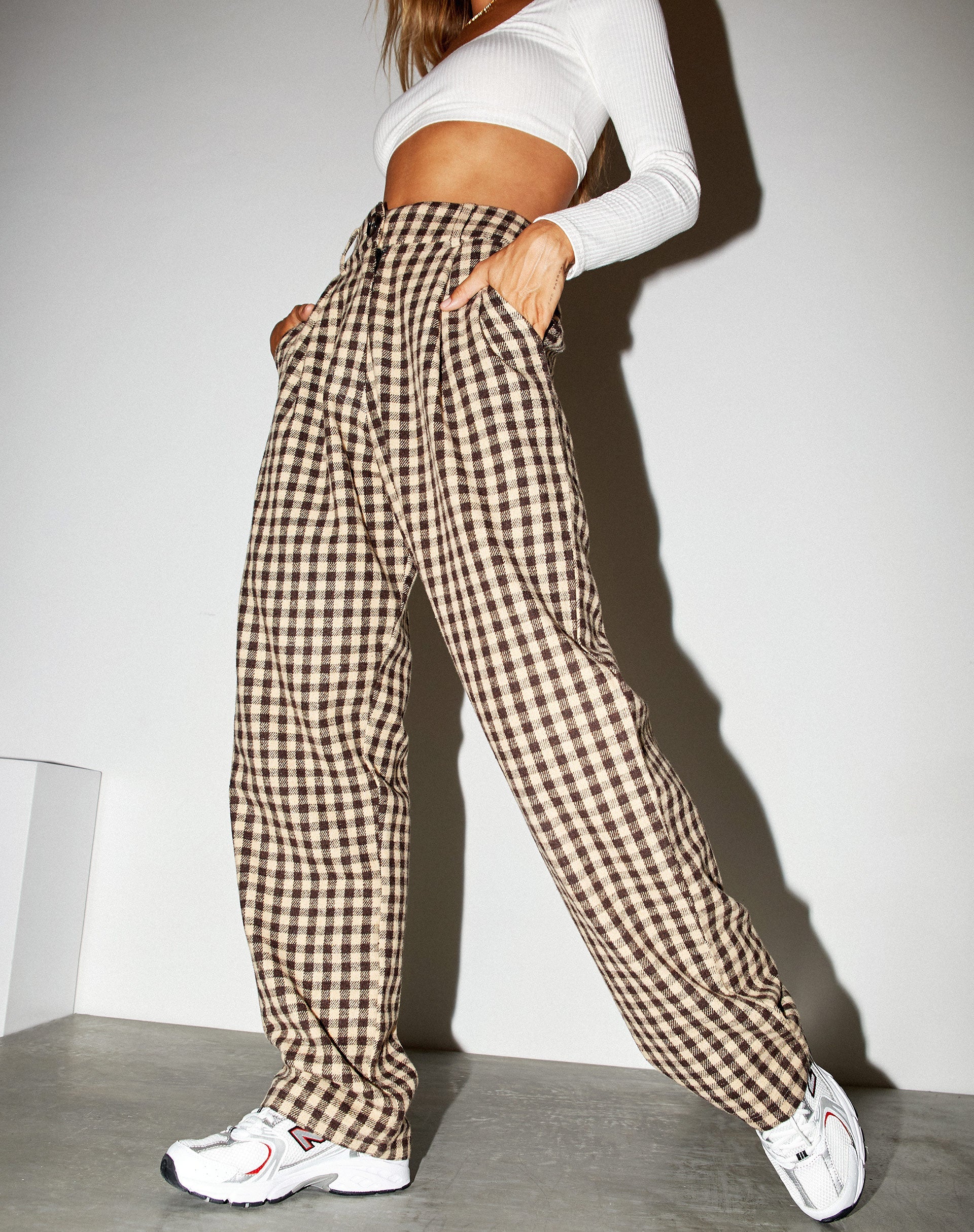 Sakila-Hose in Gingham Tan und Schwarz - Image 3