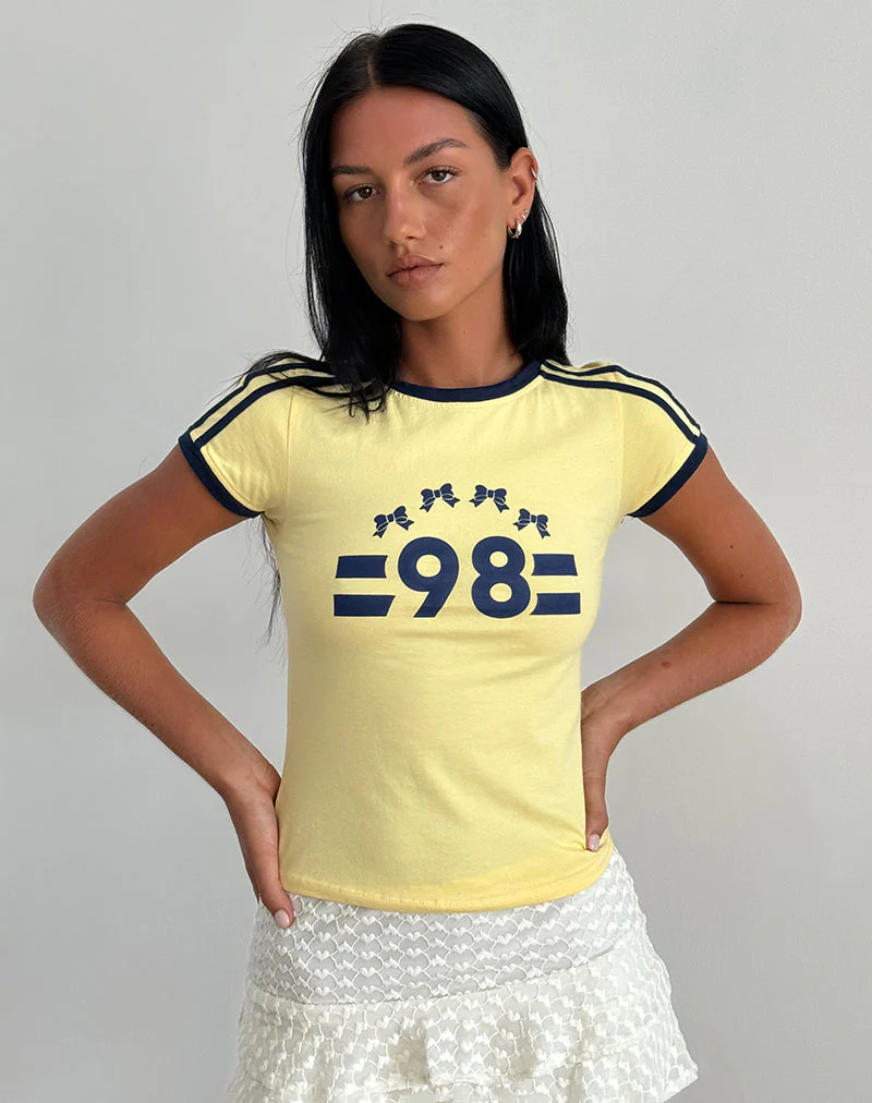 Salda Tee in Limonade mit marineblauem Einband und '98' Emblem - Image 3
