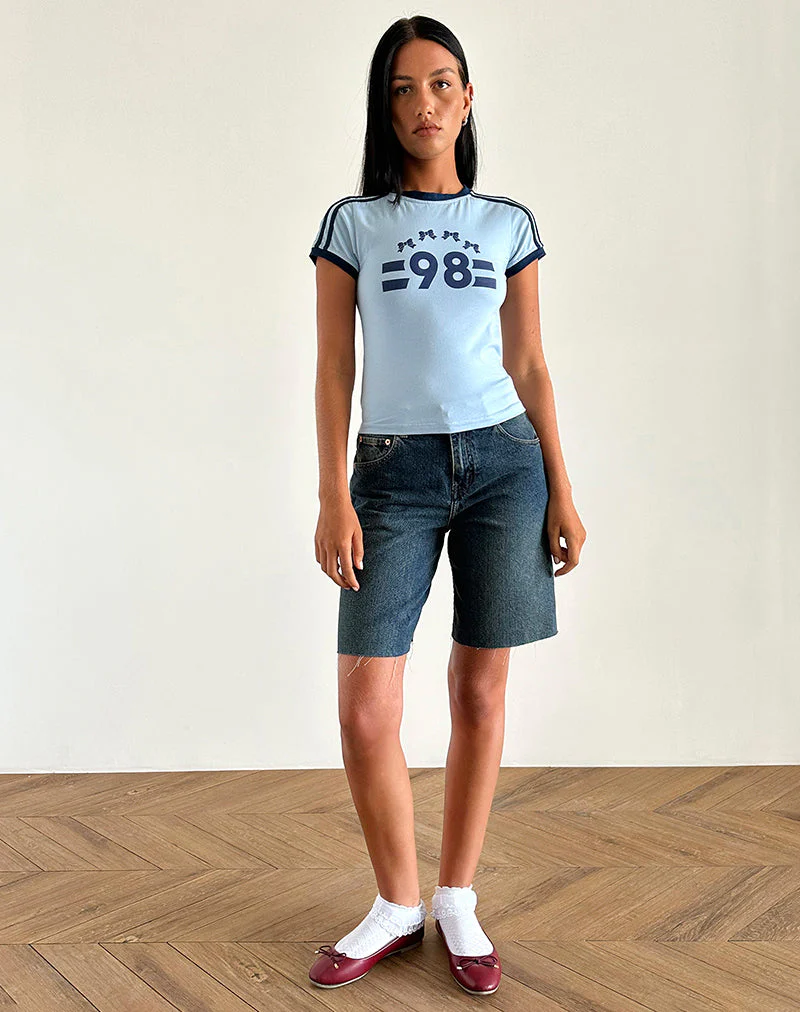 Salda Tee in Nantucket Blau mit marineblauer Bindung und '98' Emblem - Image 3