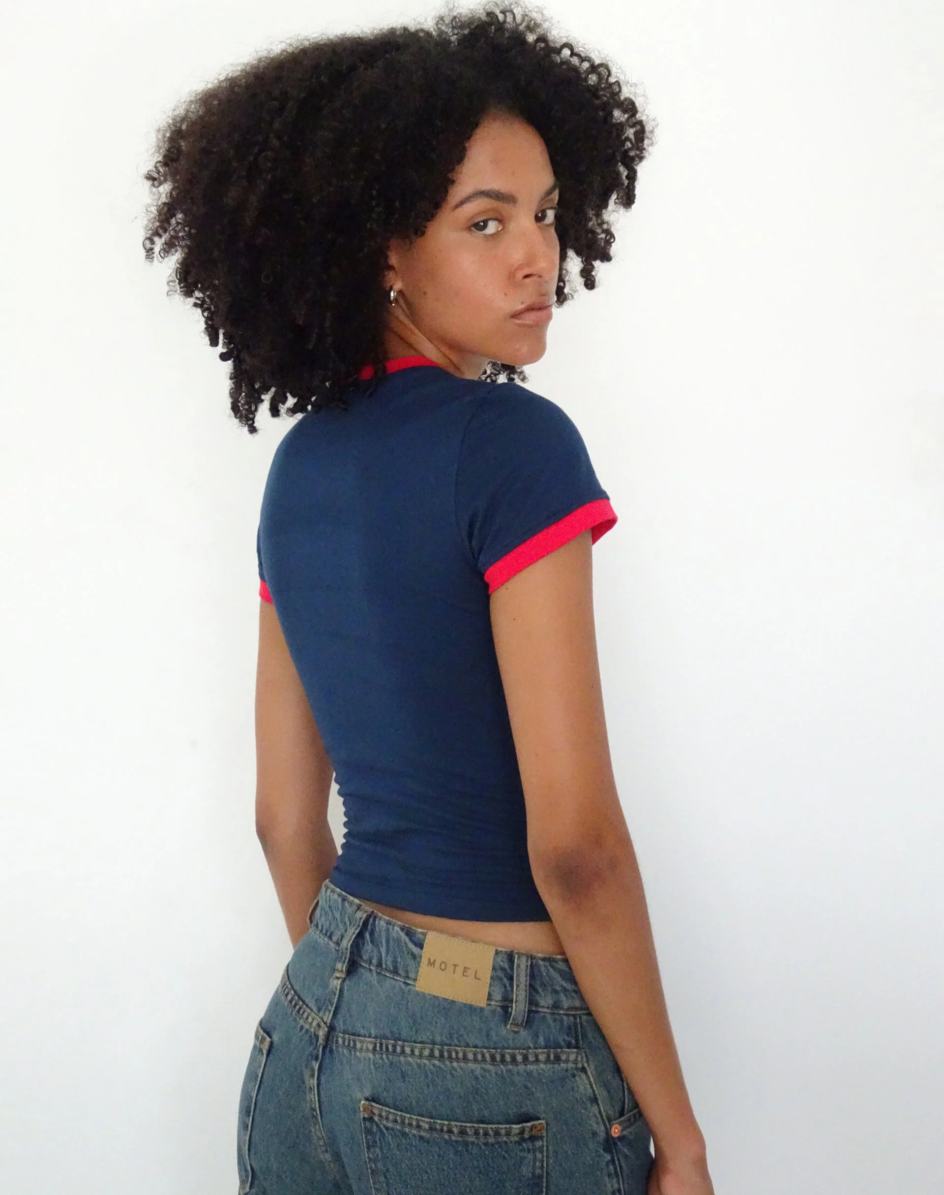 Salda Sporty Fitted Tee in Marineblau - Image 4