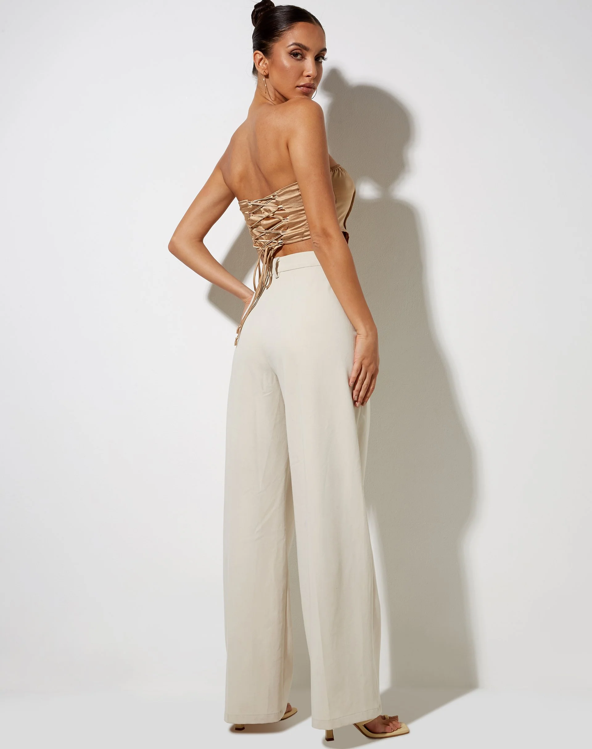Sanja Bandeau-Top aus Satin Golden Sand - Image 4