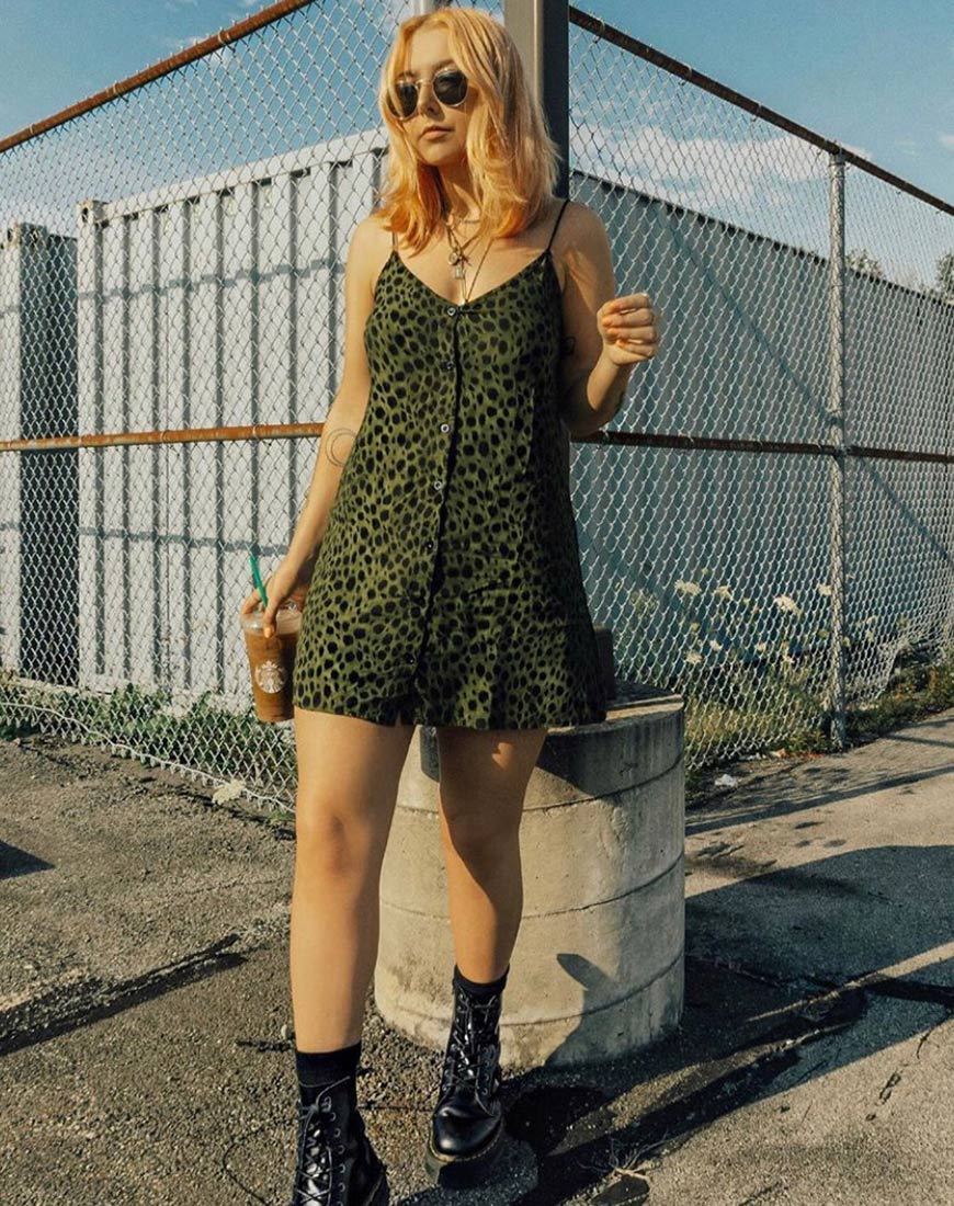Sanna Slip-Kleid in Cheetah Khaki - Image 2