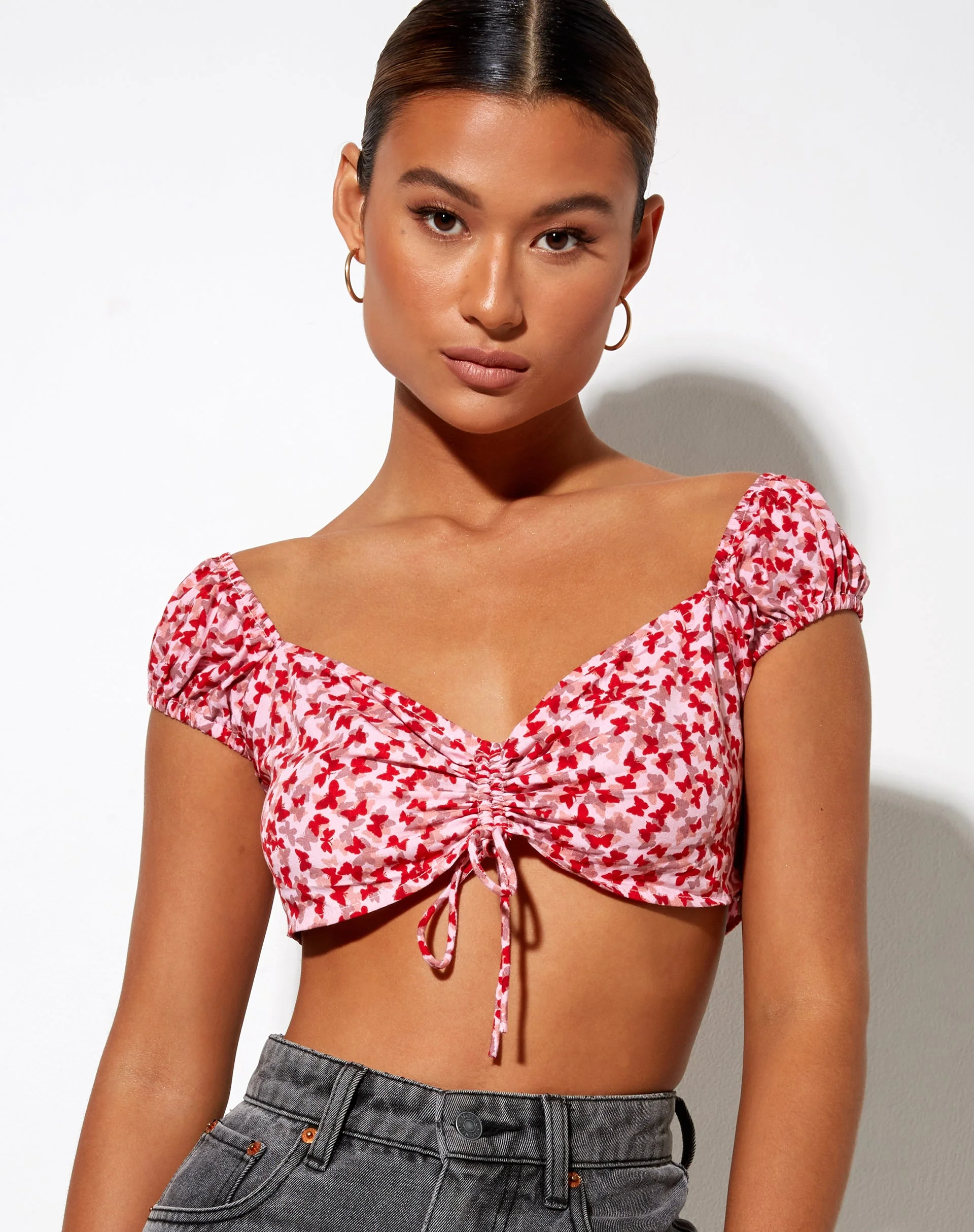 Sarae Crop Top in Ditsy Butterfly Pfirsich und Rot - Image 3