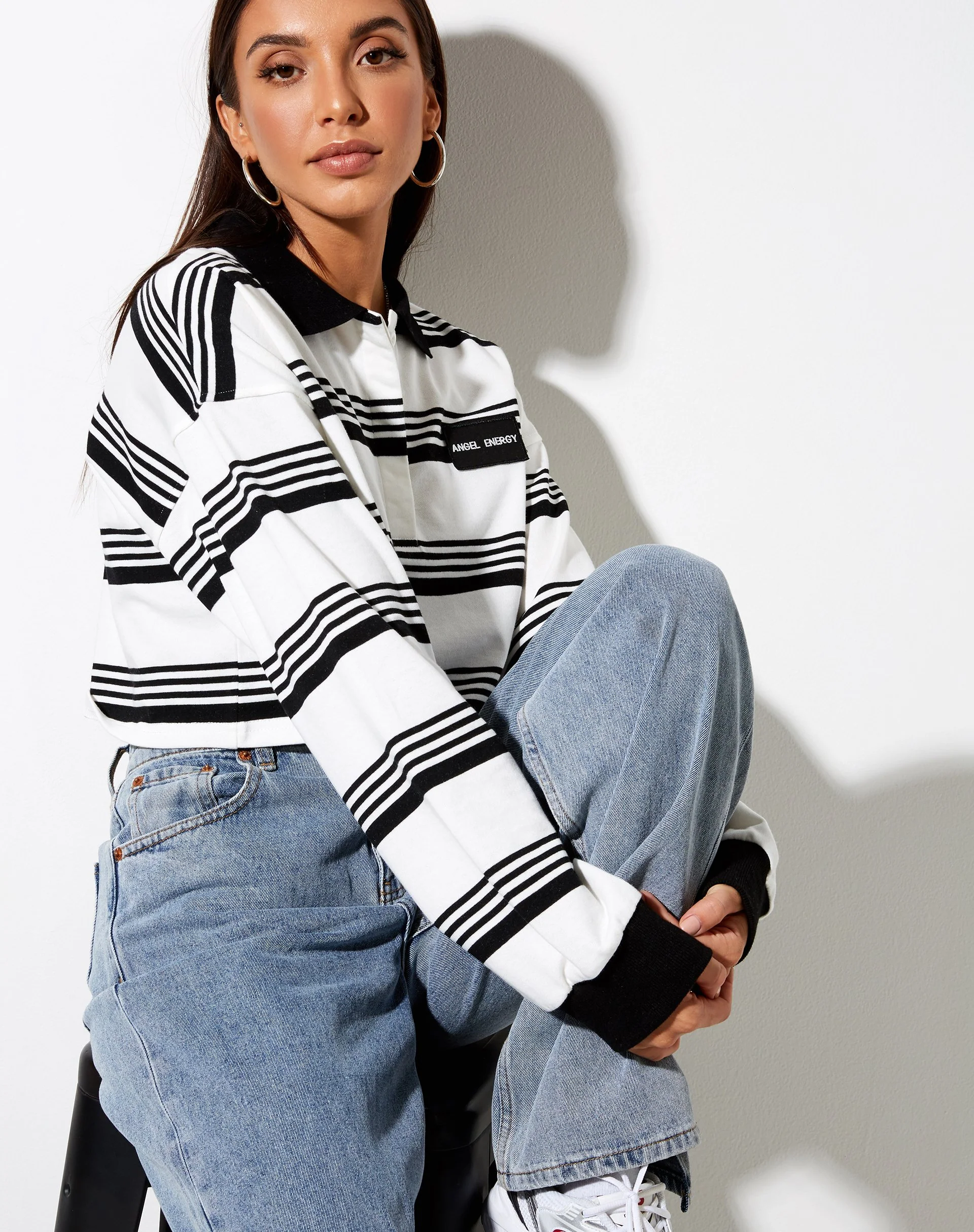 Saria Crop Top in Schwarz gestreift 'Angel Energy' Label - Image 4