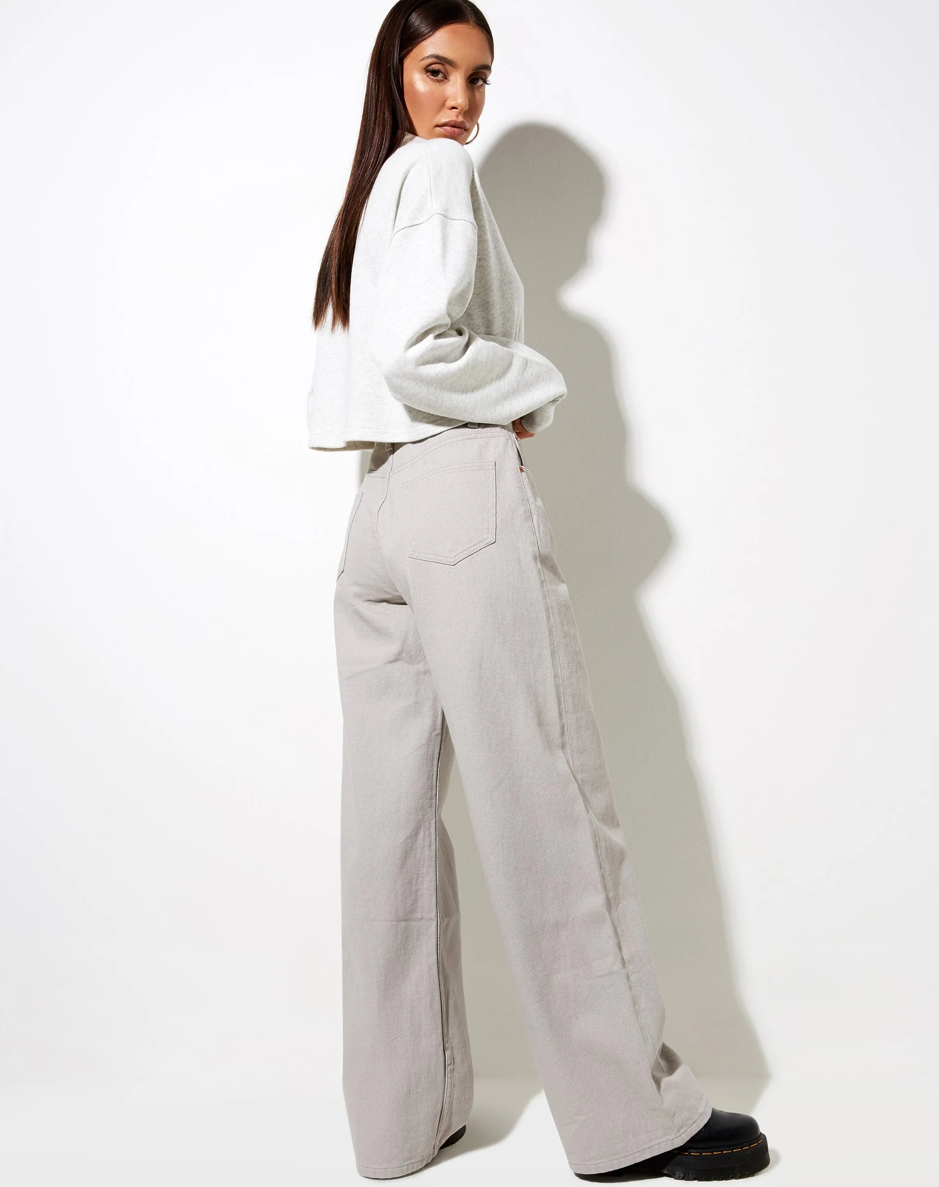 Saria Crop Top in grauer Waschung 'Angel Energy' Label - Image 4