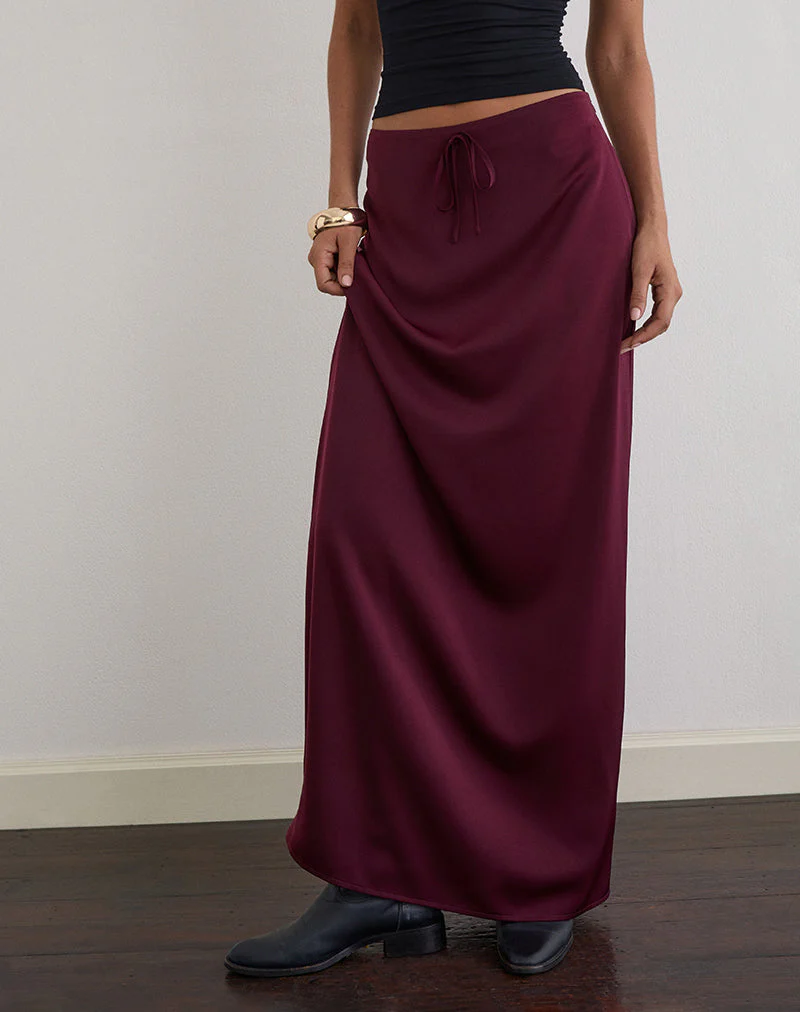 Sarinem Maxirock aus Satin in Burgund - Image 2