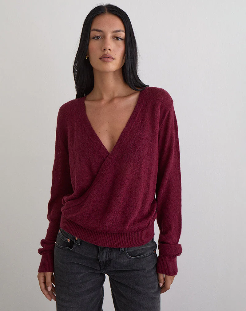 Saroya Plunge Wrap Top aus Strick in Weinrot