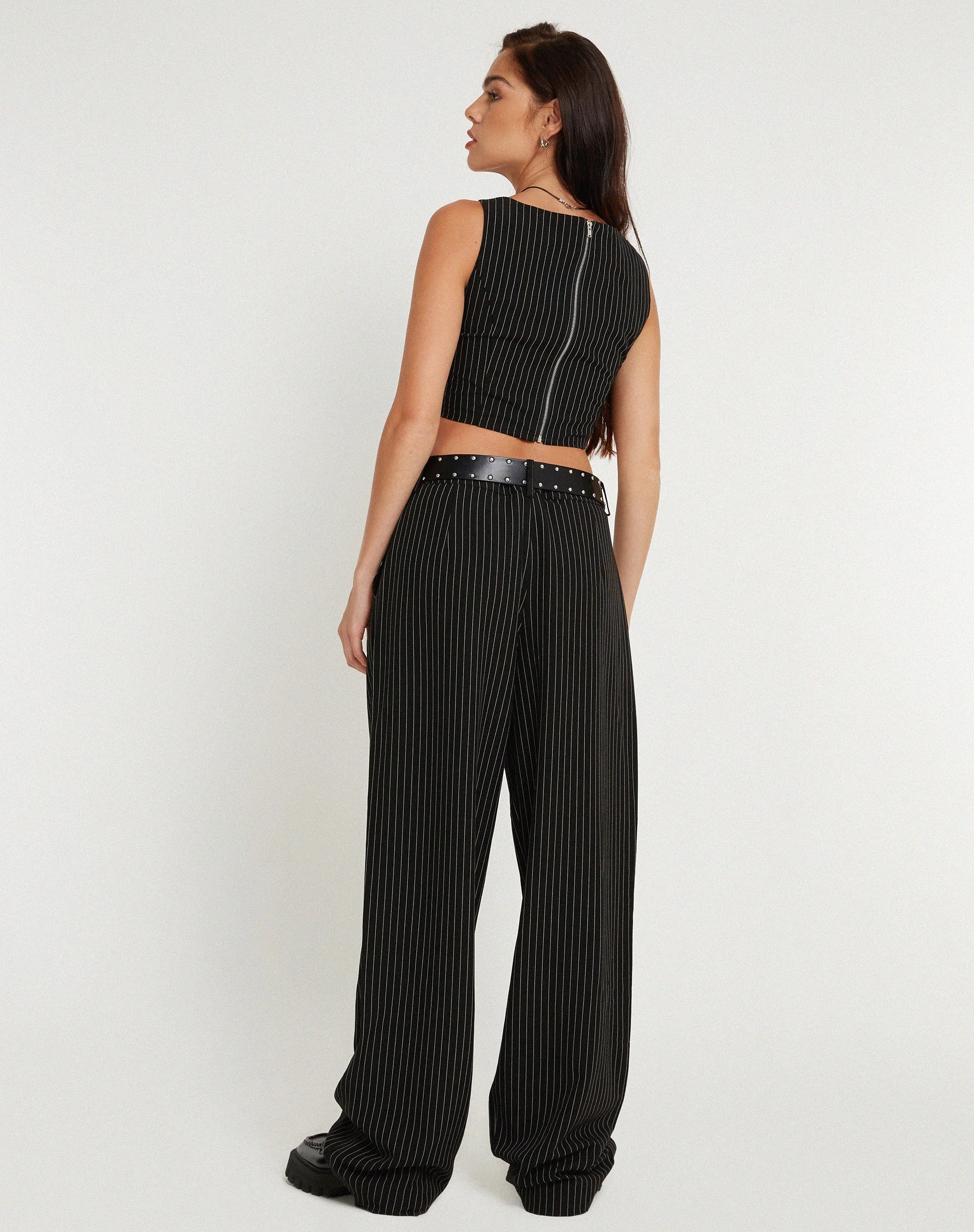 Saskira Hose mit weitem Bein in Nadelstreifen Schwarz - Image 4