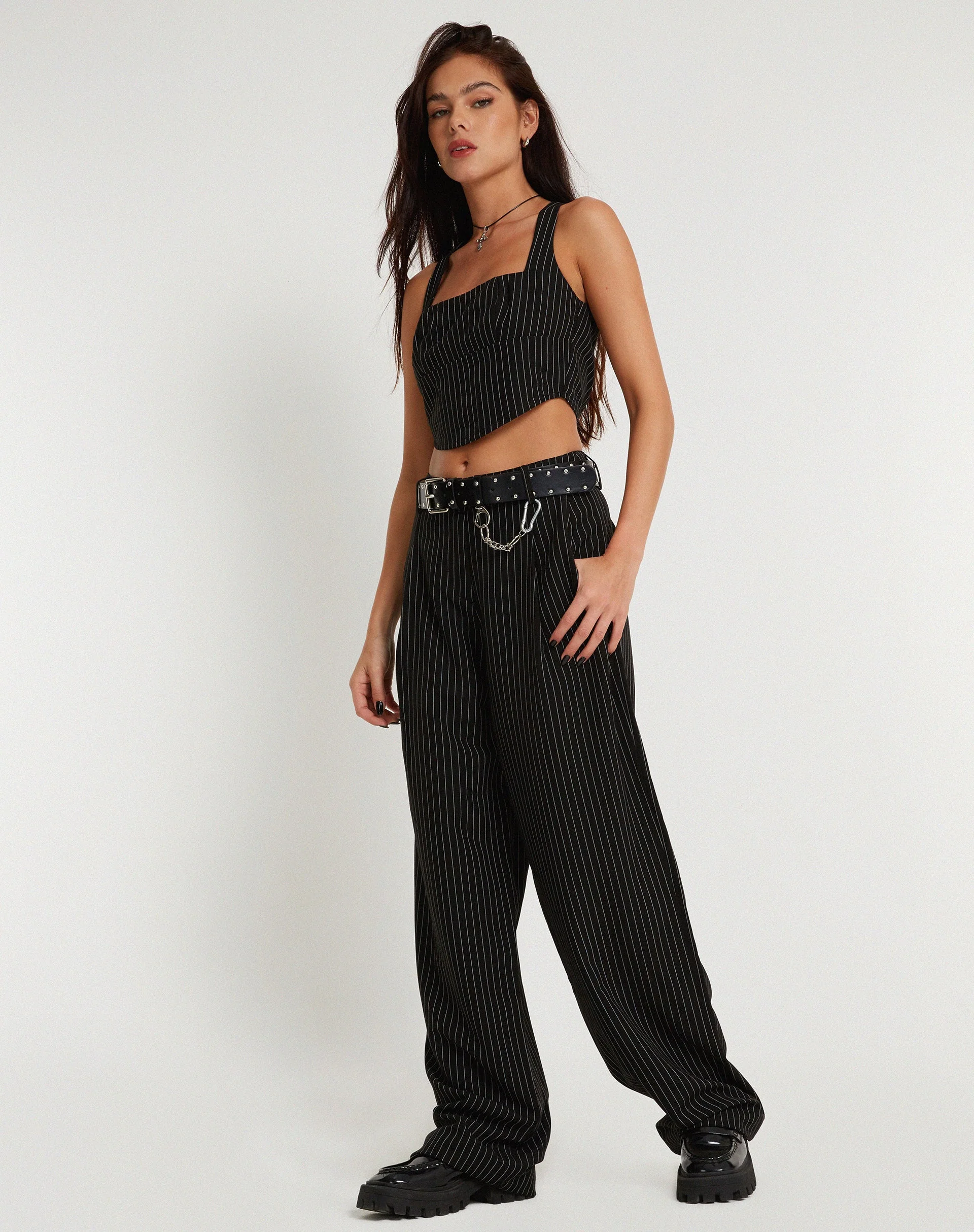 Saskira Hose mit weitem Bein in Nadelstreifen Schwarz - Image 7