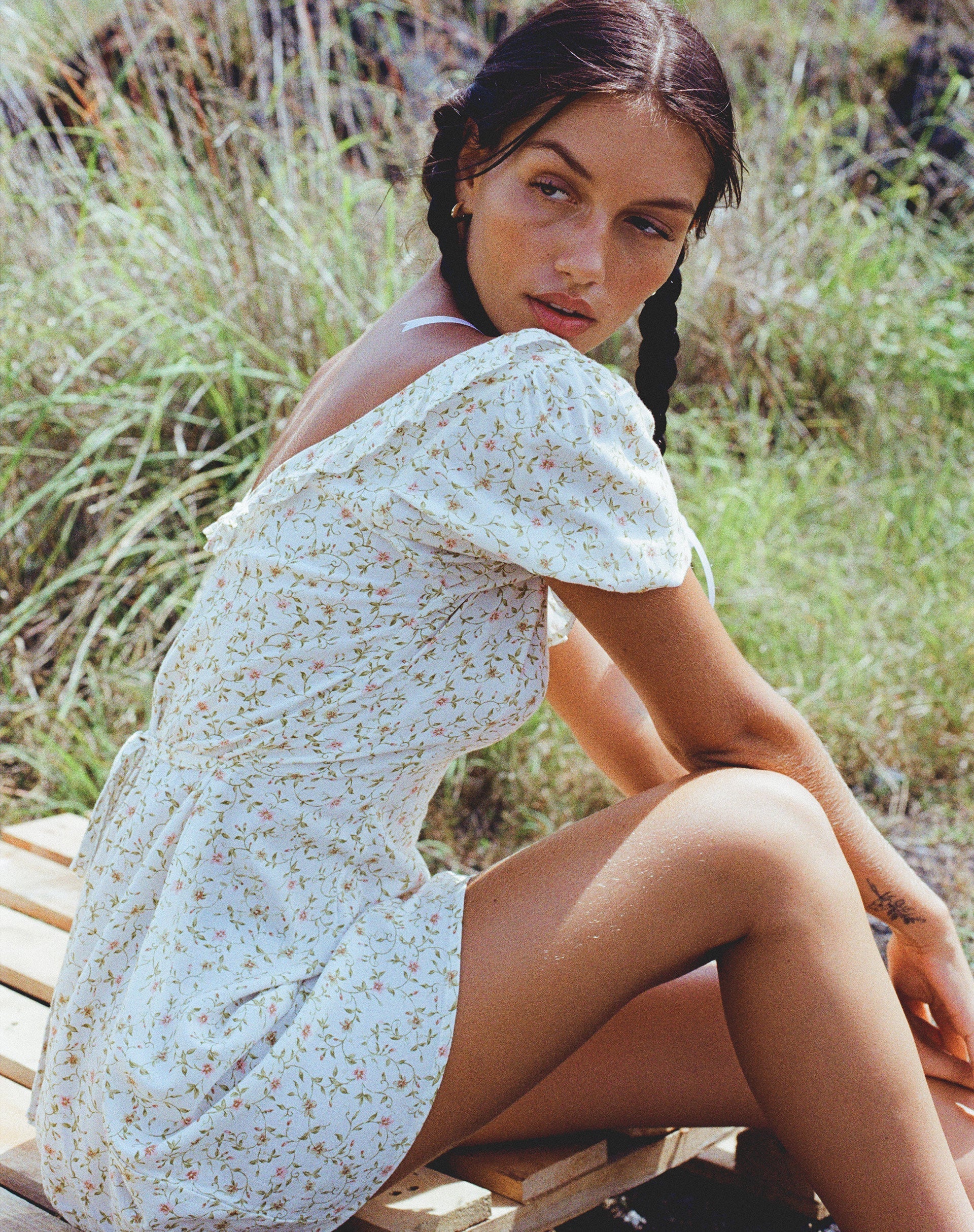 Sasyana Minikleid in Pretty Petal Elfenbein - Image 2