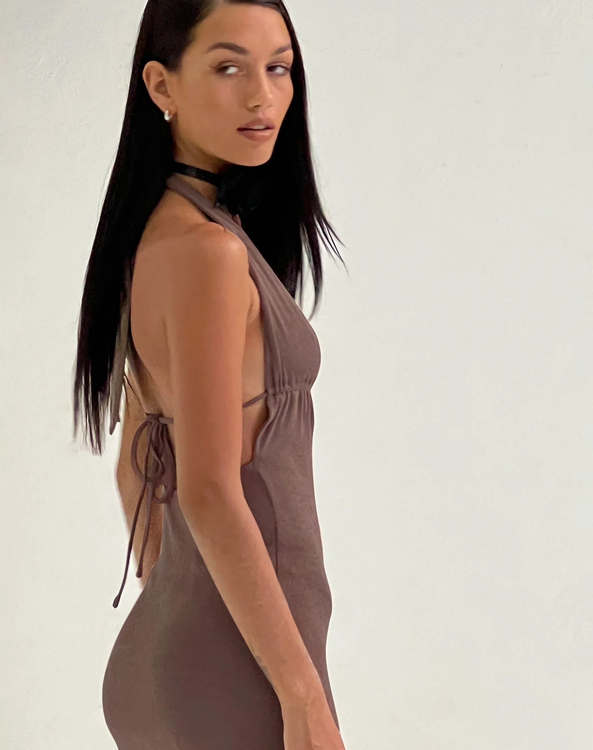 Savilla Mini-Kleid mit Neckholder in Peppercorn - Image 3