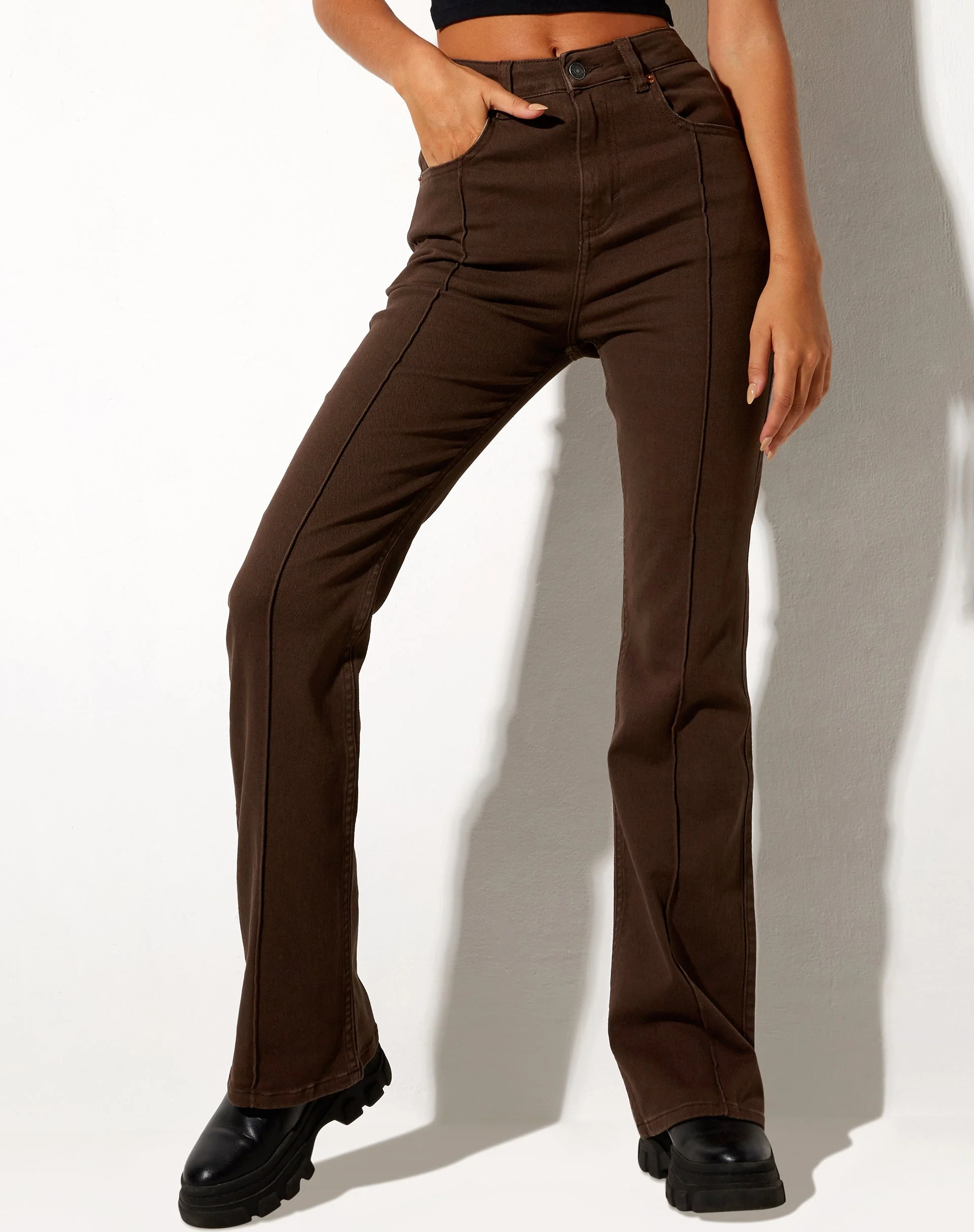 Seam Bootleg Jeans in Bitterschokolade