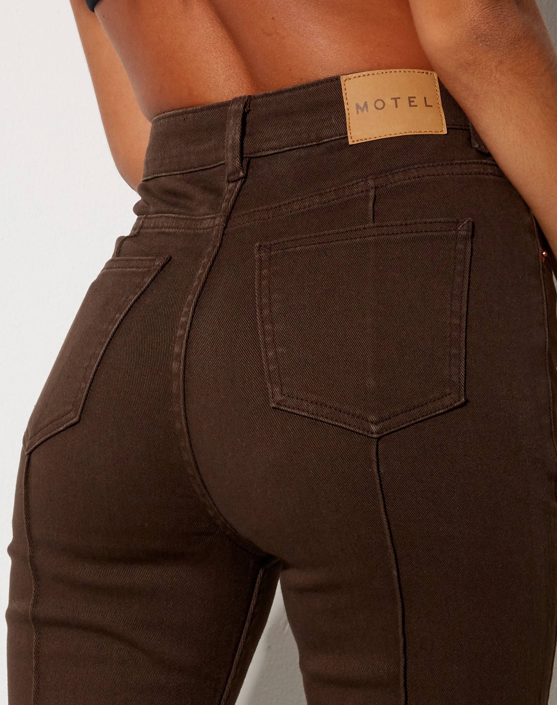 Seam Bootleg Jeans in Bitterschokolade - Image 7