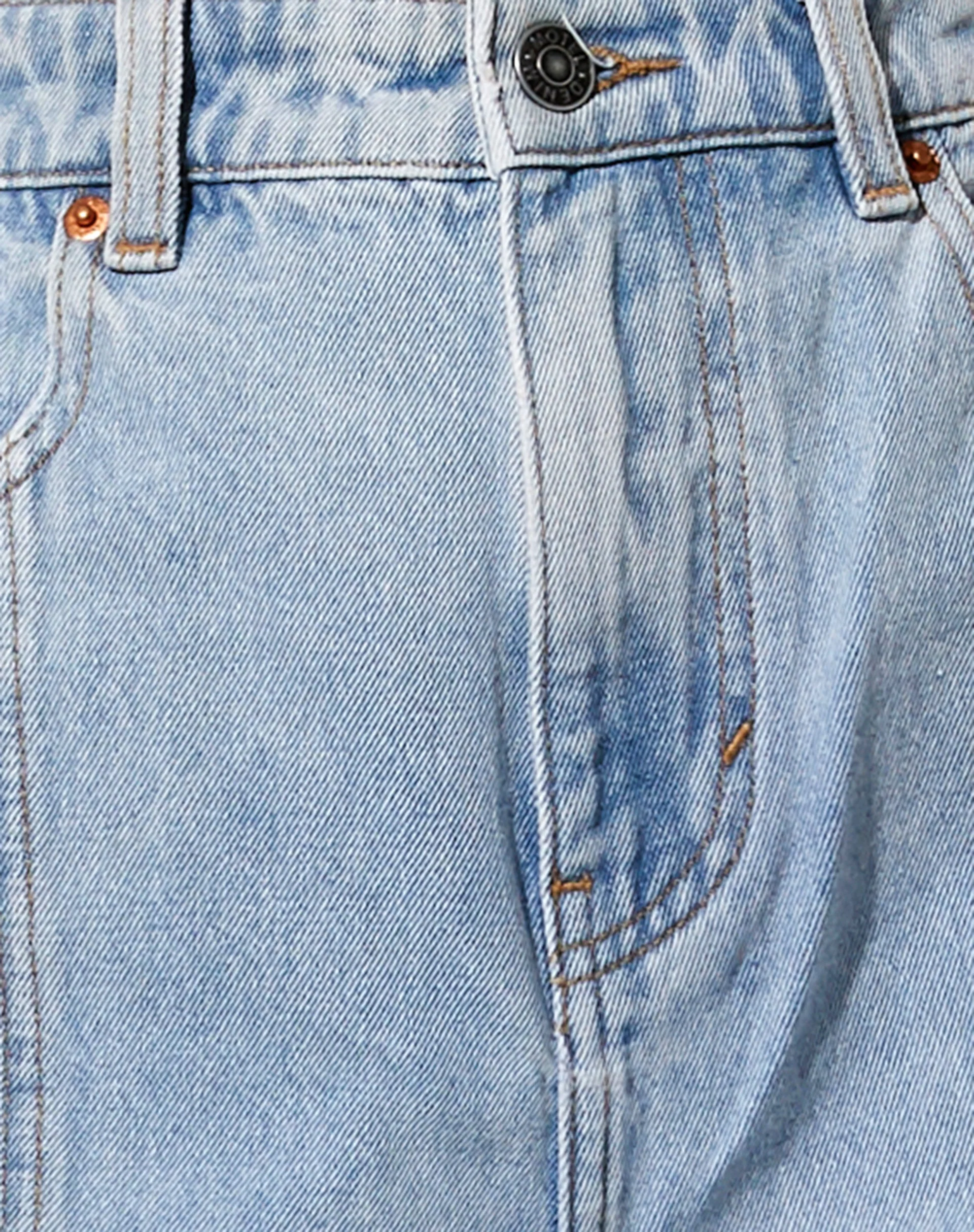 Nahtparallele Jeans in hellblauer Waschung - Image 7