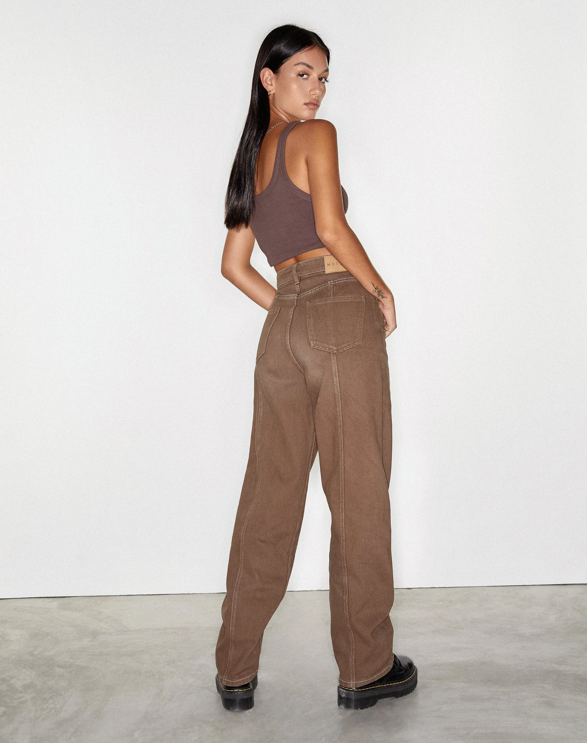 Nahtparallele Jeans in sattem Braun - Image 3
