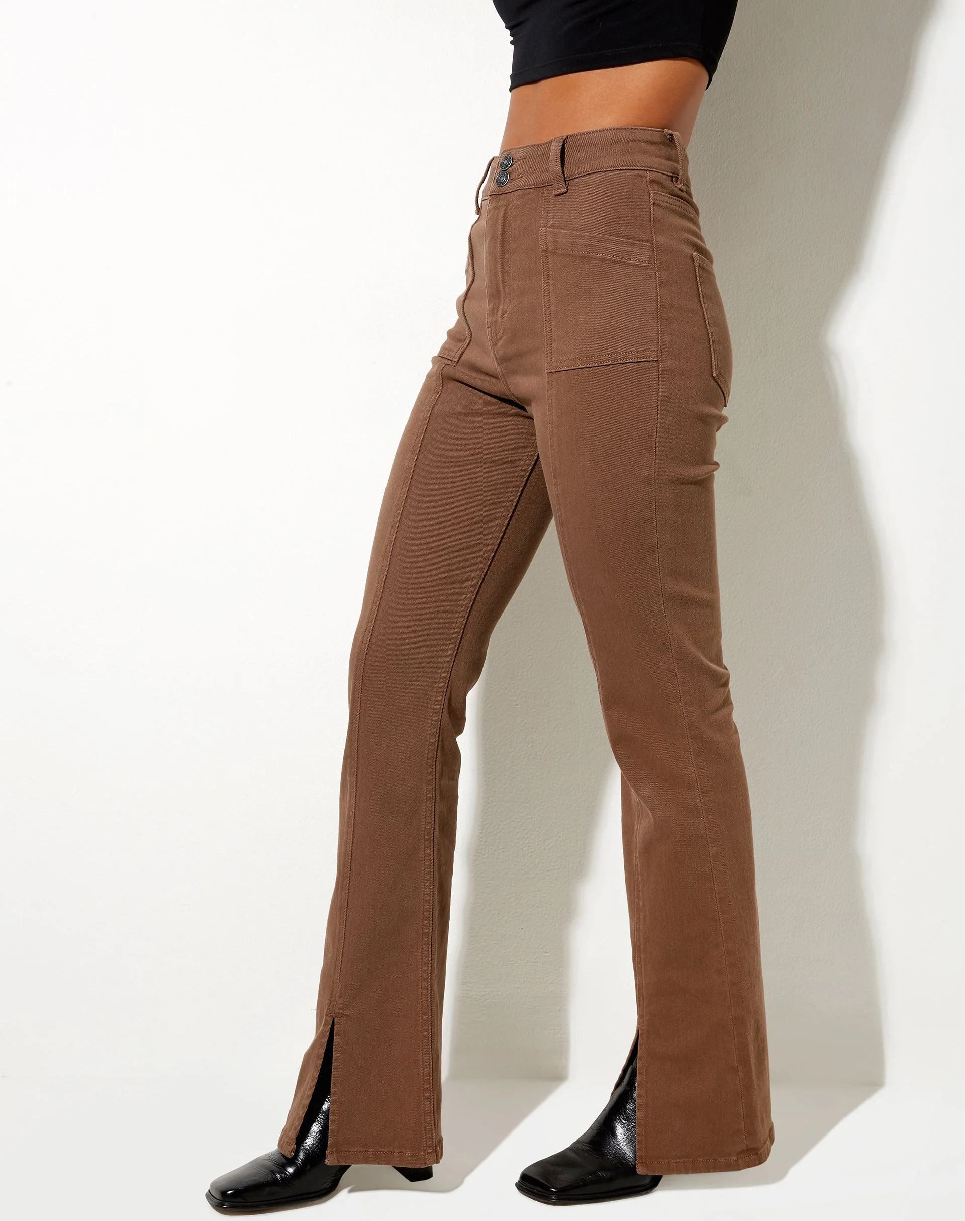 Nahtgeteilte Jeans in sattem Braun - Image 2
