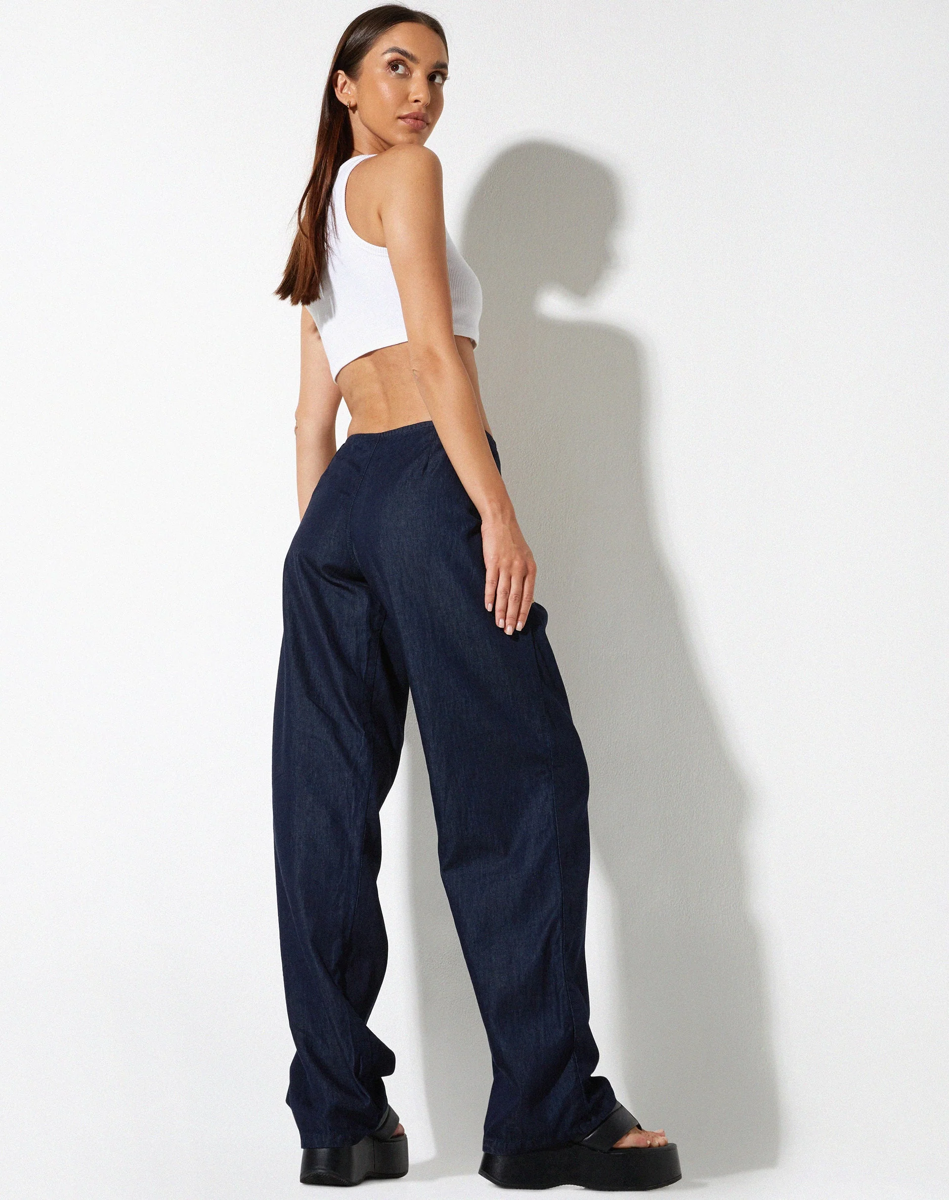 Sedna Hose mit weitem Bein aus Denim Blue Chambray - Image 2