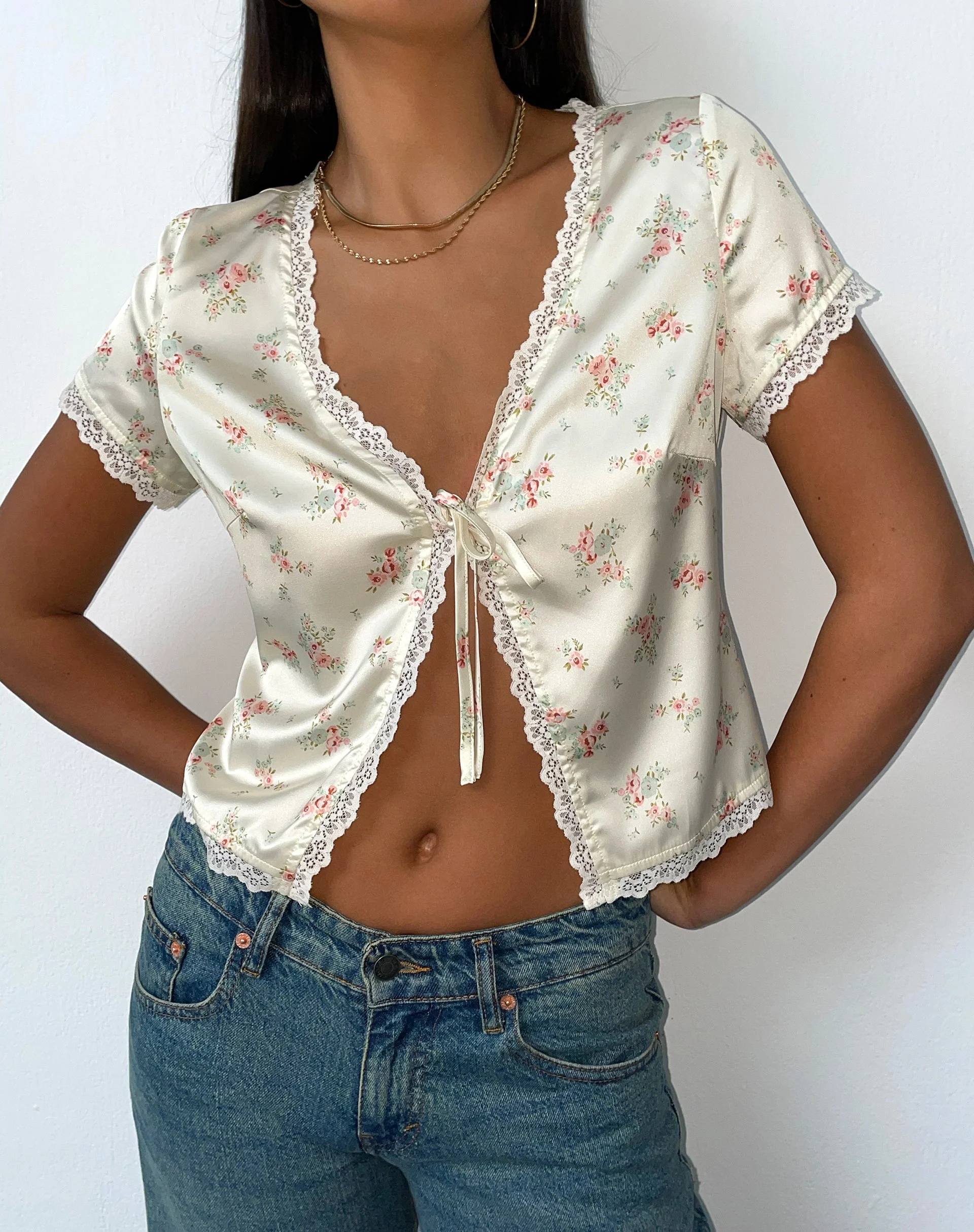 Selene Tie Front Top aus Satin Vintage Rose Garland - Image 4