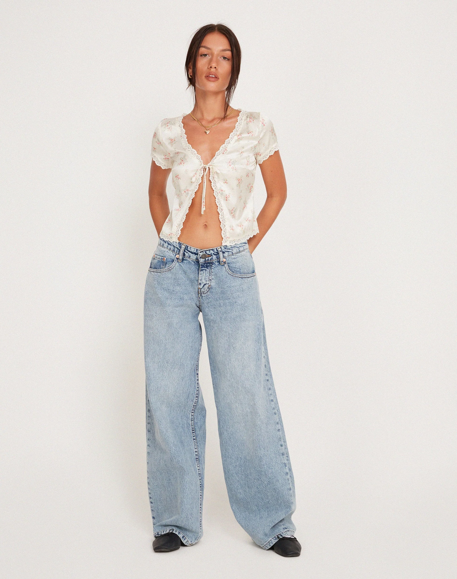 Selene Tie Front Top aus Satin Vintage Rose Garland - Image 7