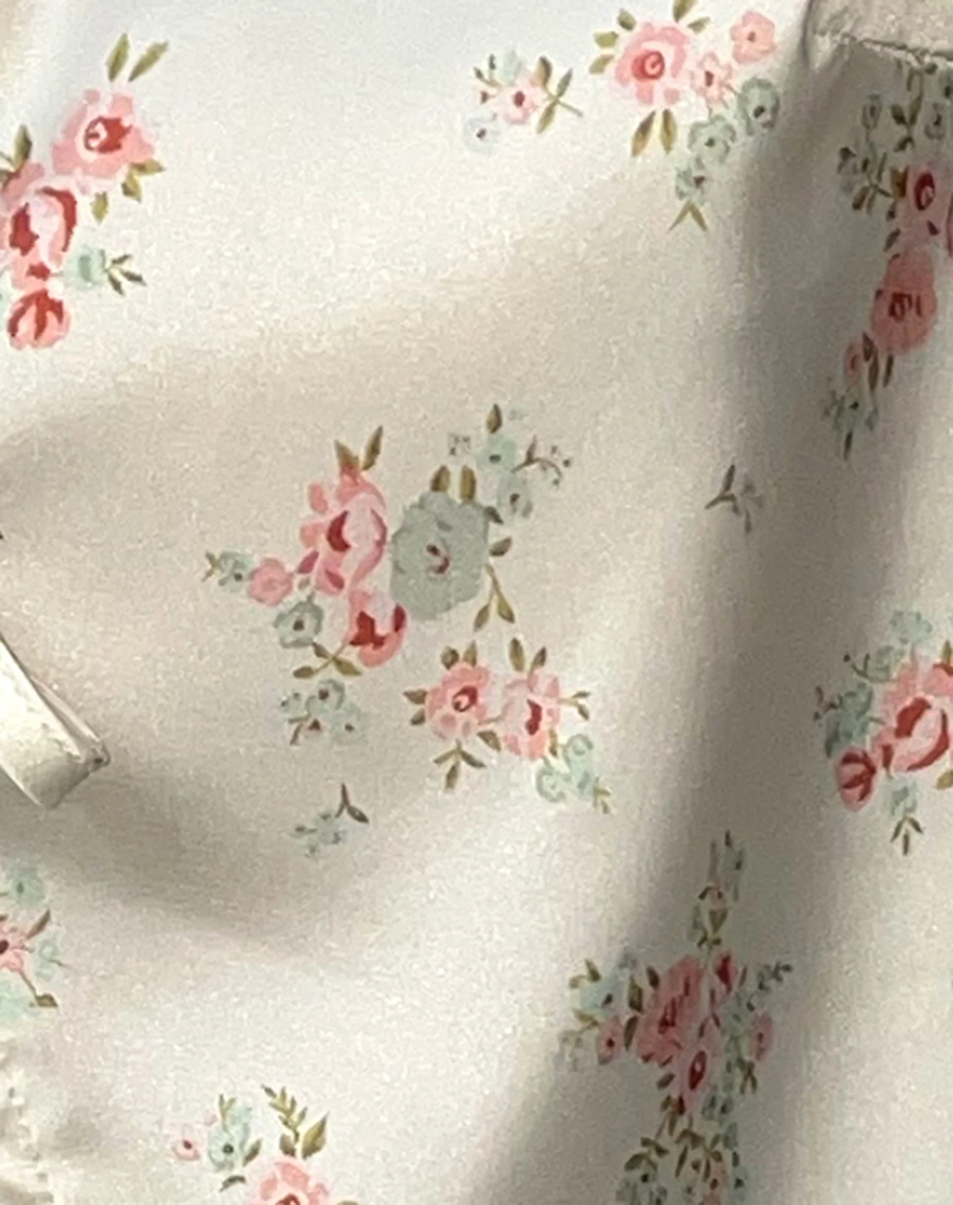 Selene Tie Front Top aus Satin Vintage Rose Garland - Image 8