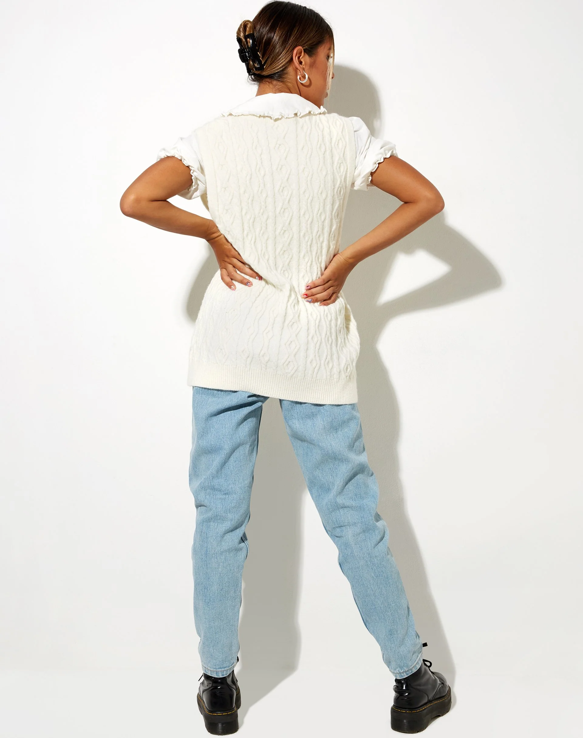 Selvi Cardi in Elfenbein gestrickt - Image 5
