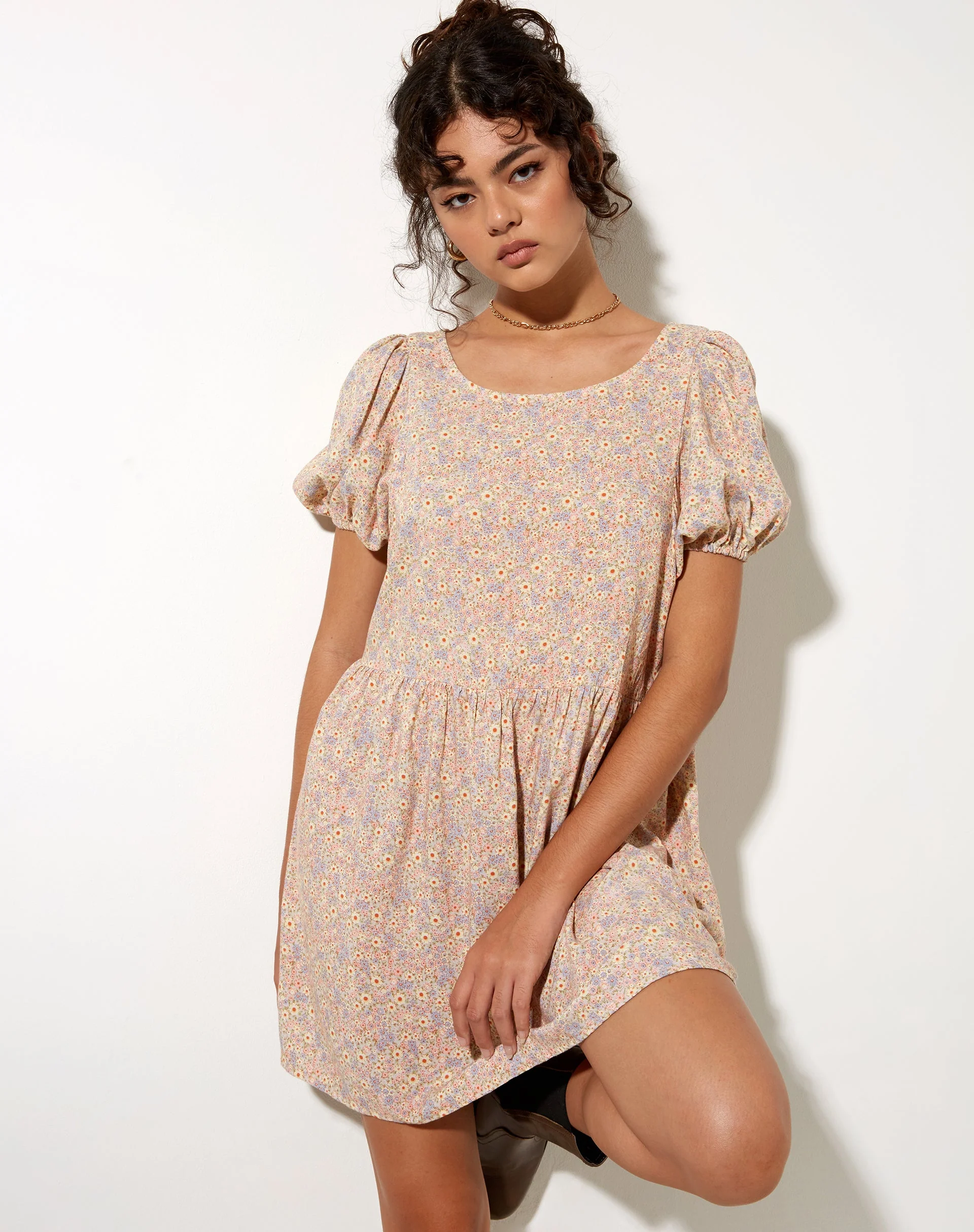 Senza Kleid in 70er Jahre Prairie Girl Floral