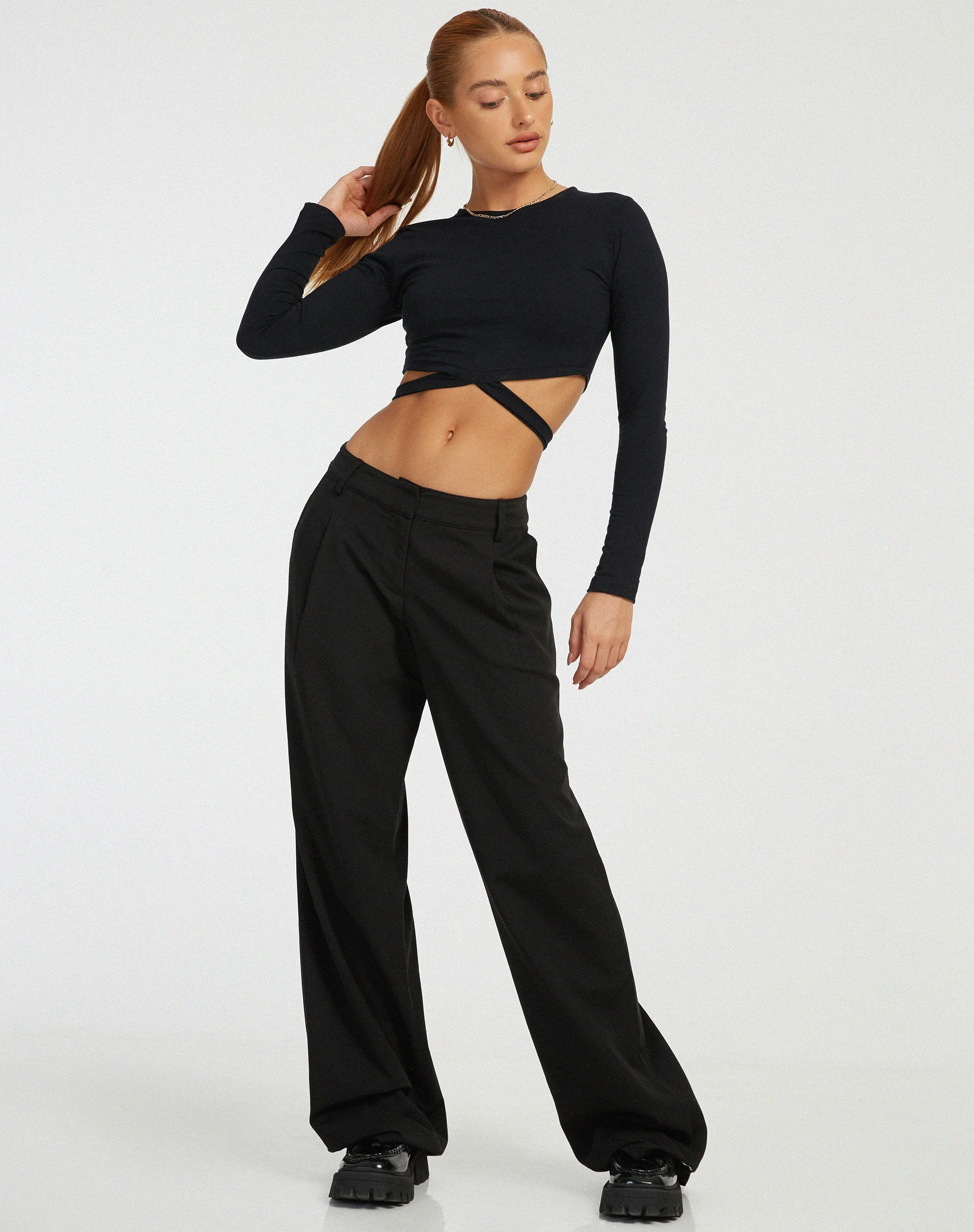 Seojun Crop Top in Schwarz - Image 5