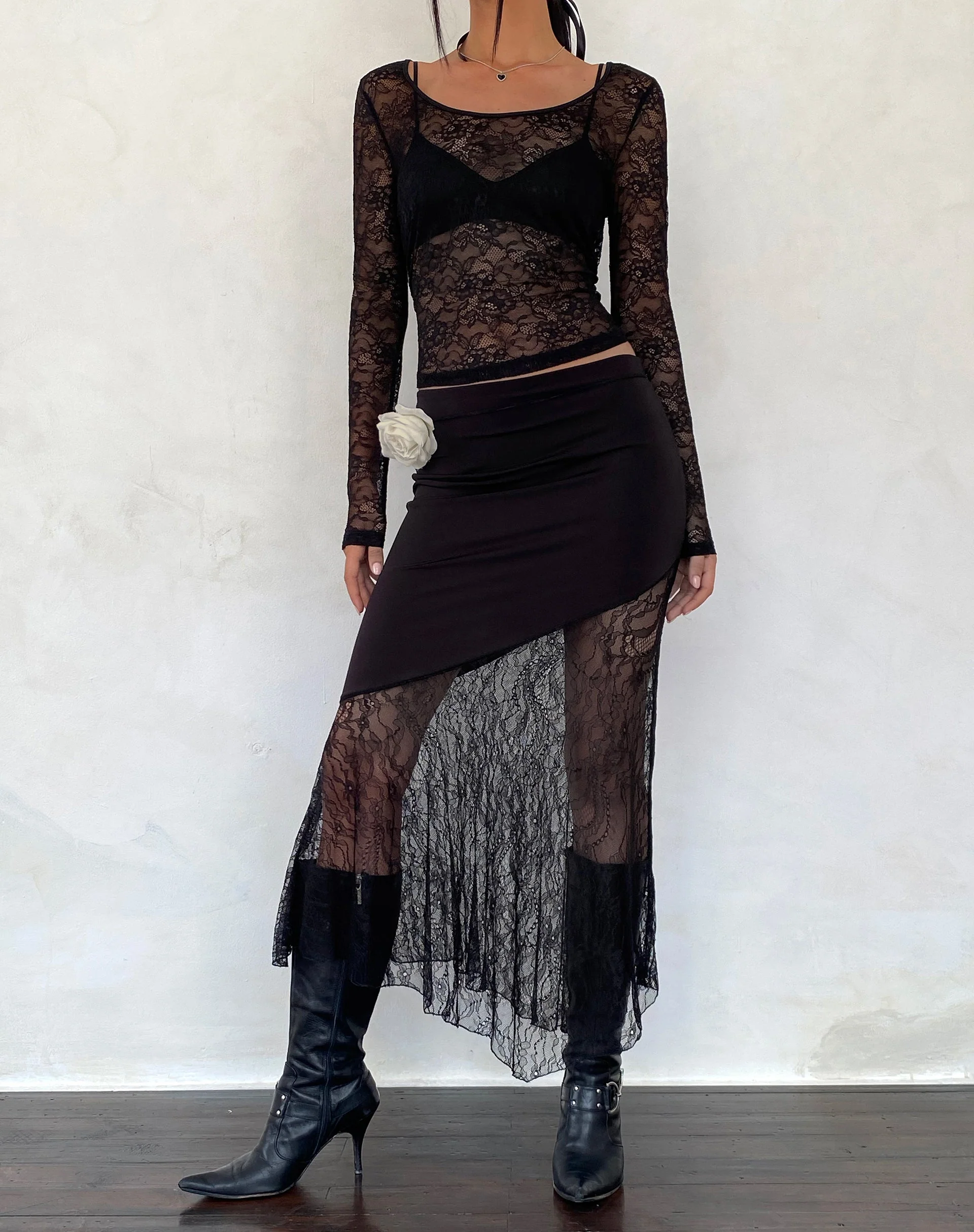 Seraphina Asymmetrischer Maxirock mit Spitzensaum in Schwarz