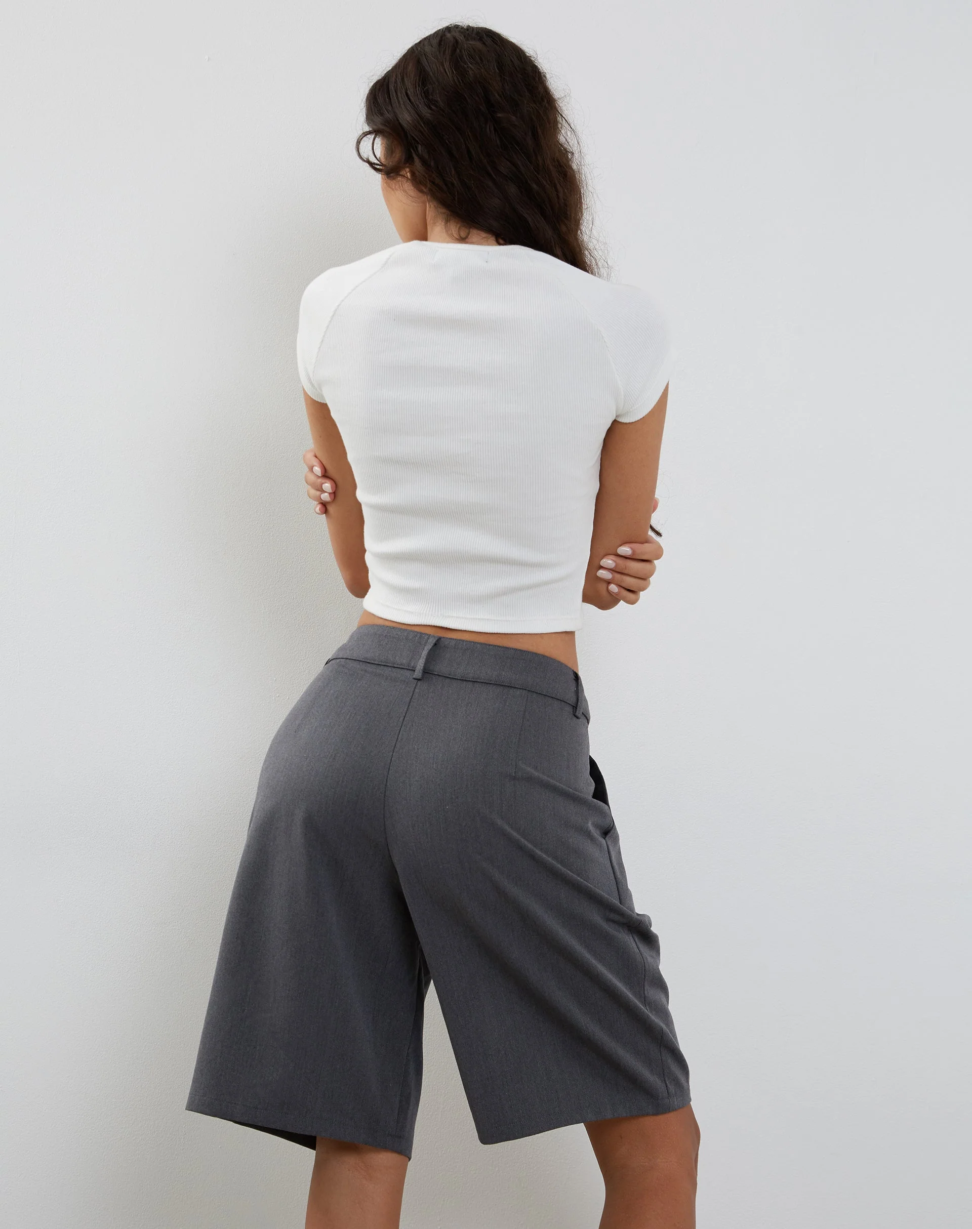 Setya Long Line Tailored Shorts in Anthrazit - Image 4